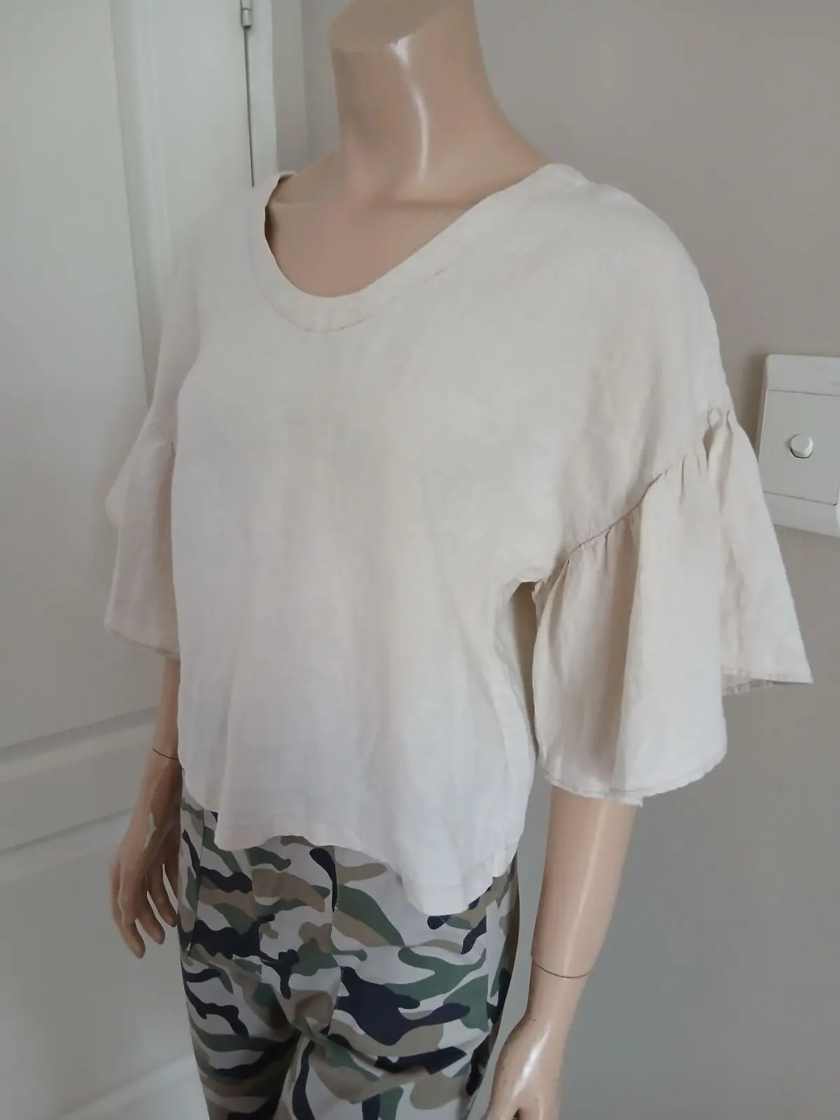 Country Road Cream Linen Top with Ruffled Sleeves