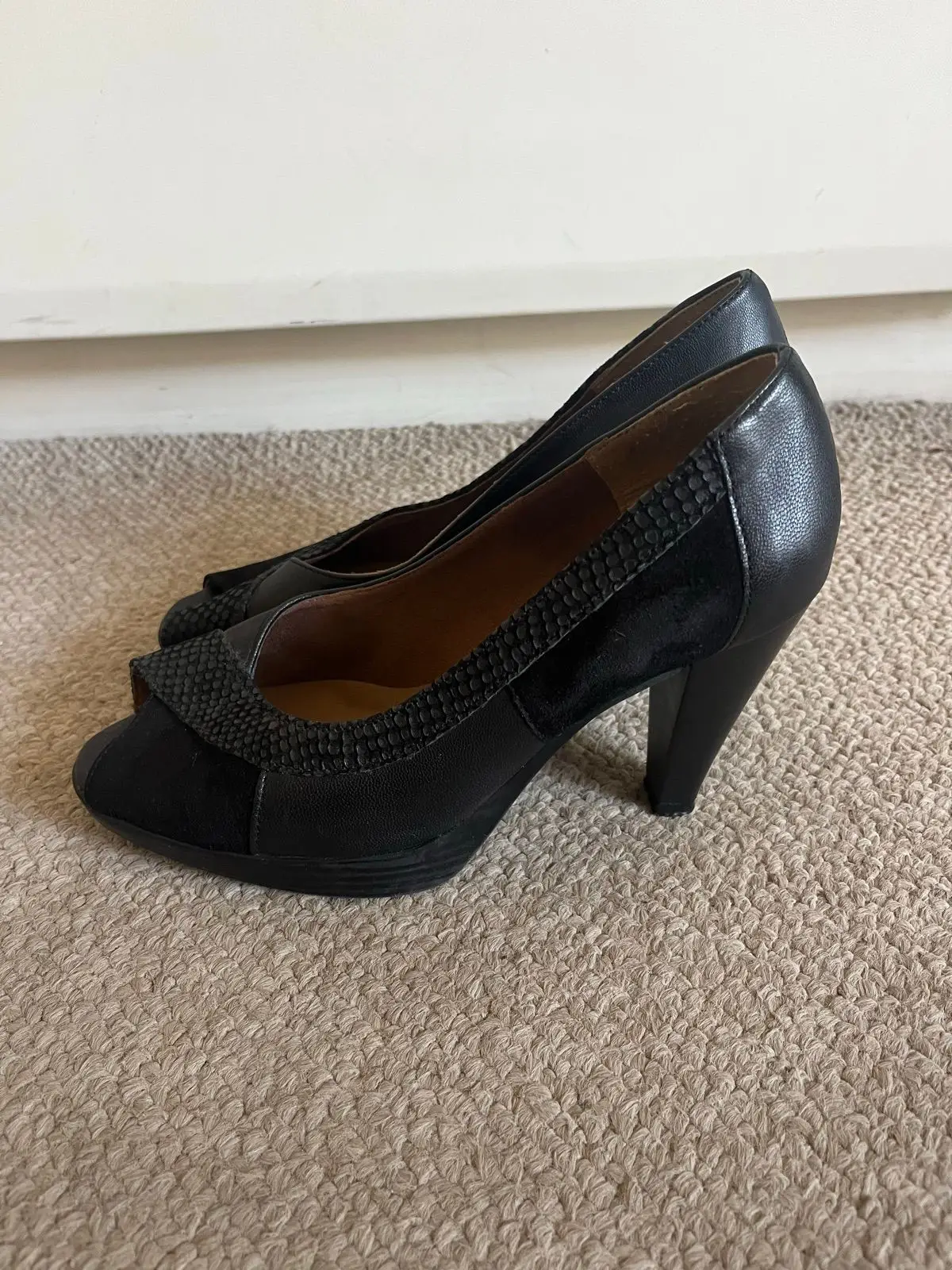 Froggie Black Peep-Toe Heels Size 6