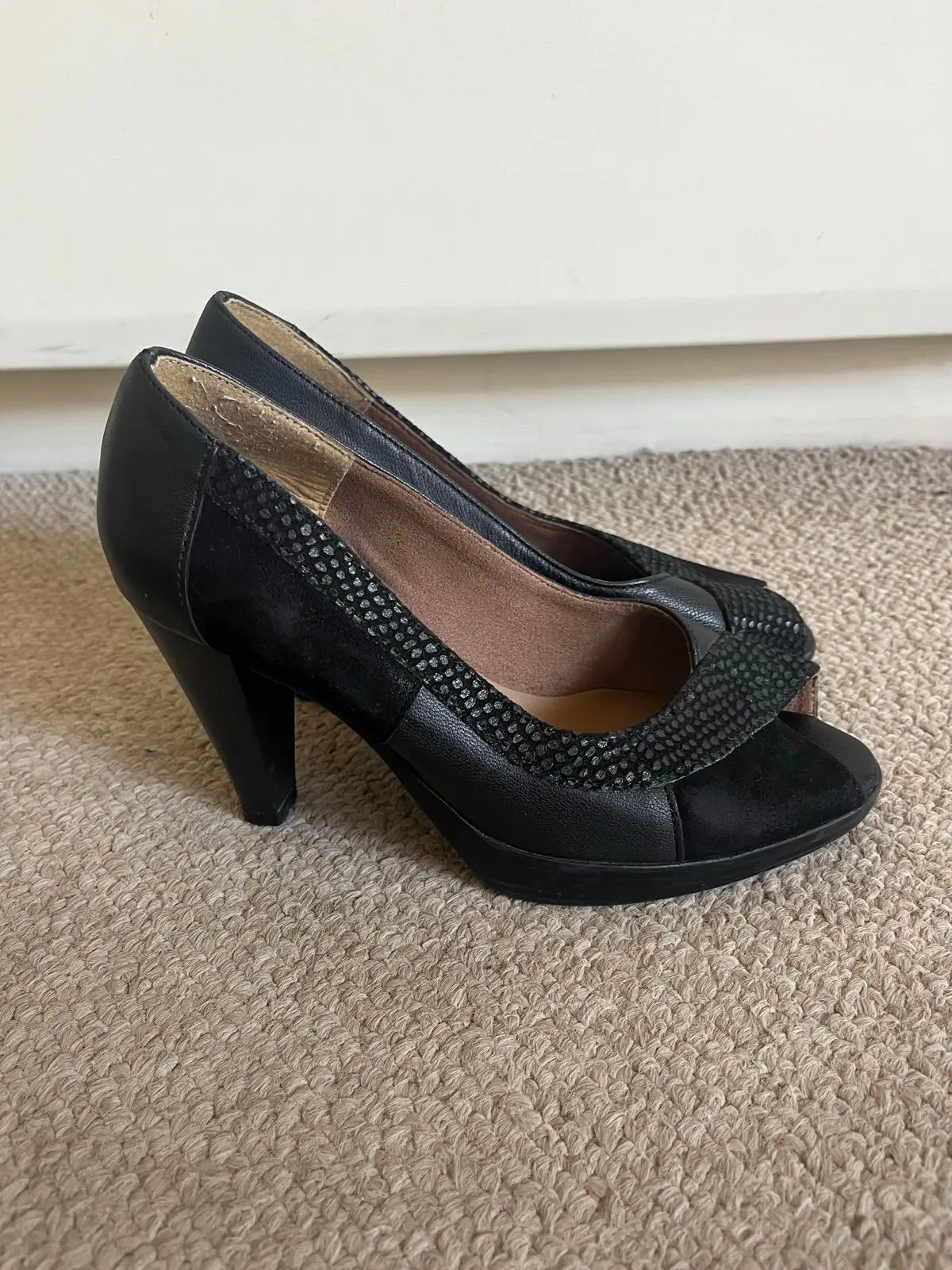 Froggie Black Peep-Toe Heels Size 6