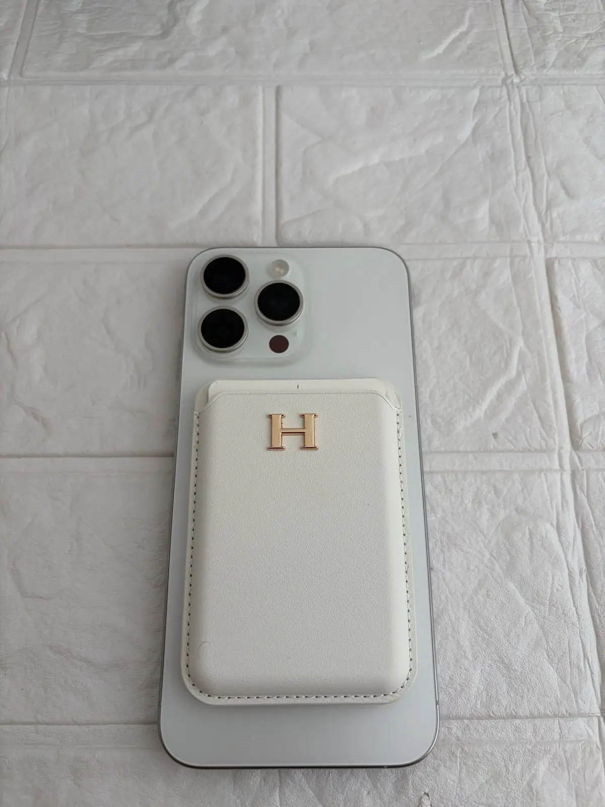 Hermes MagSafe cardholder with stand