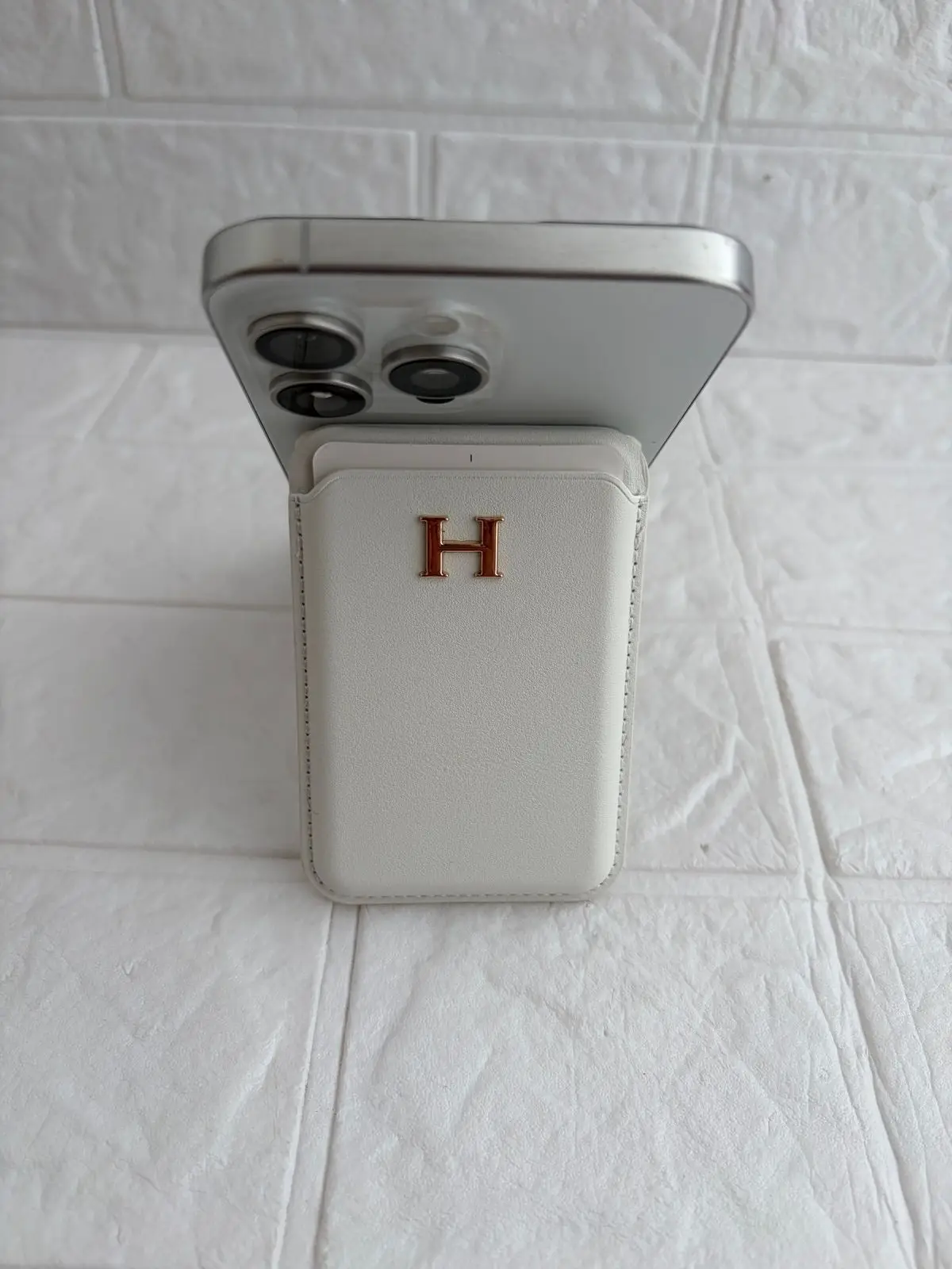 Hermes MagSafe cardholder with stand