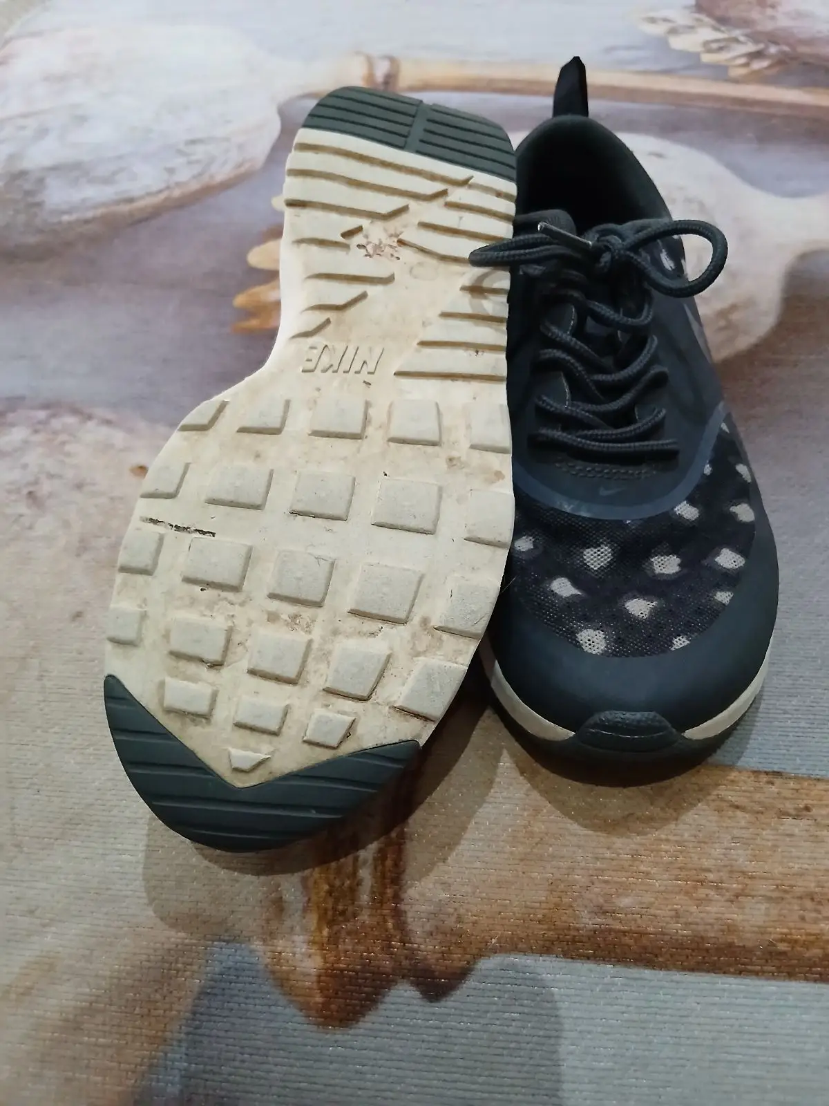 Nike Air Max Dotted Sneakers