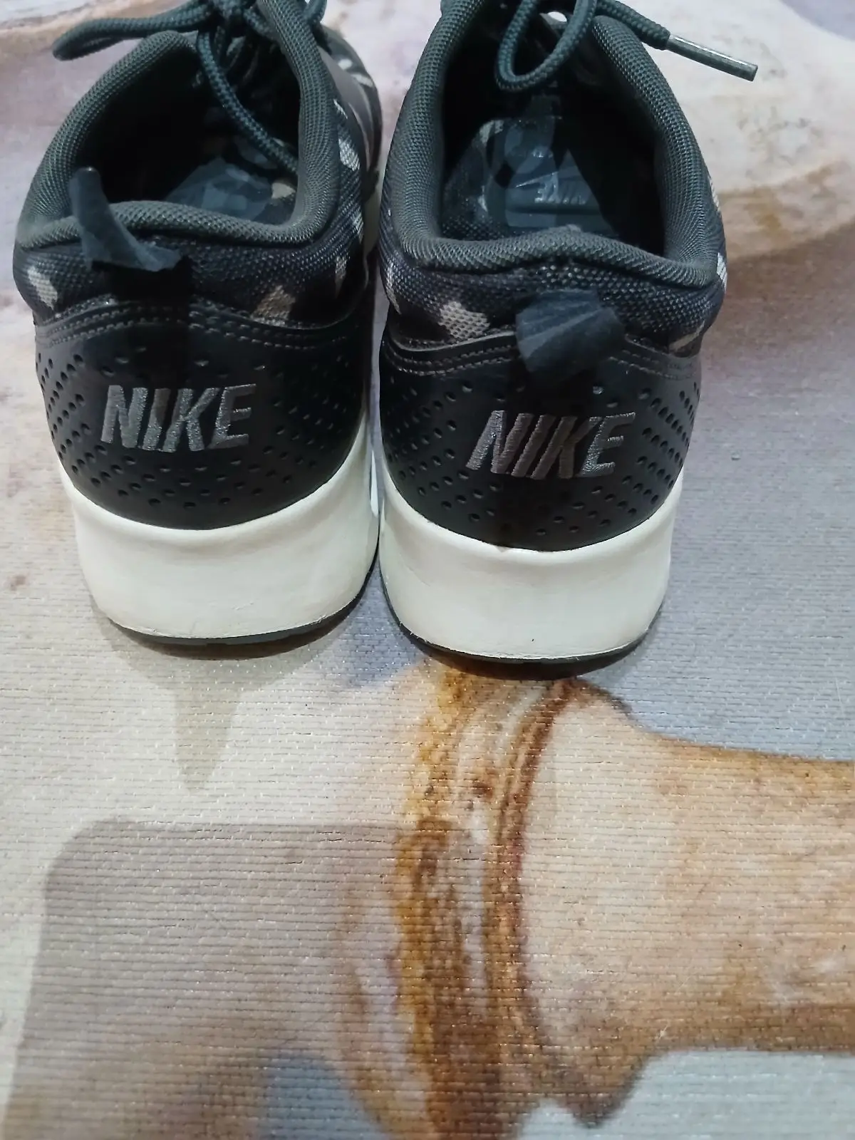 Nike Air Max Dotted Sneakers