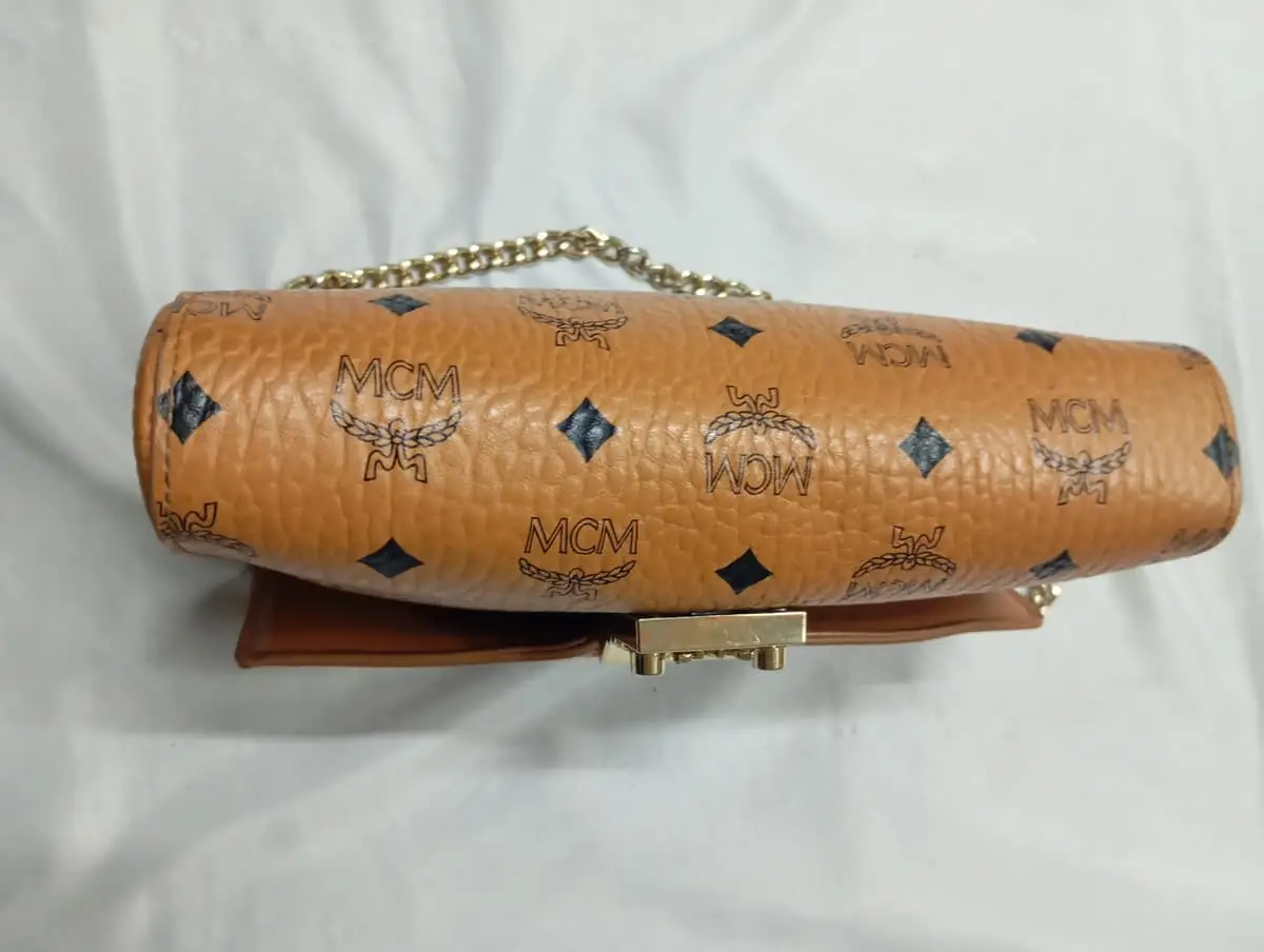Preloved women's bag.