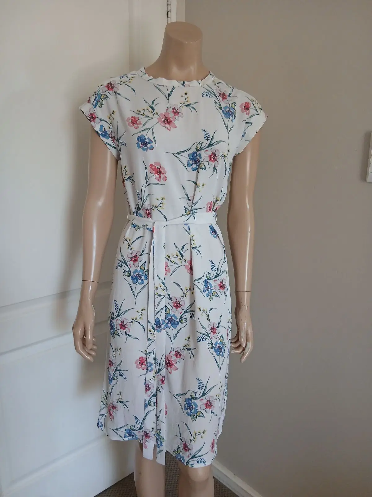 Rare Earth White Floral Midi Dress