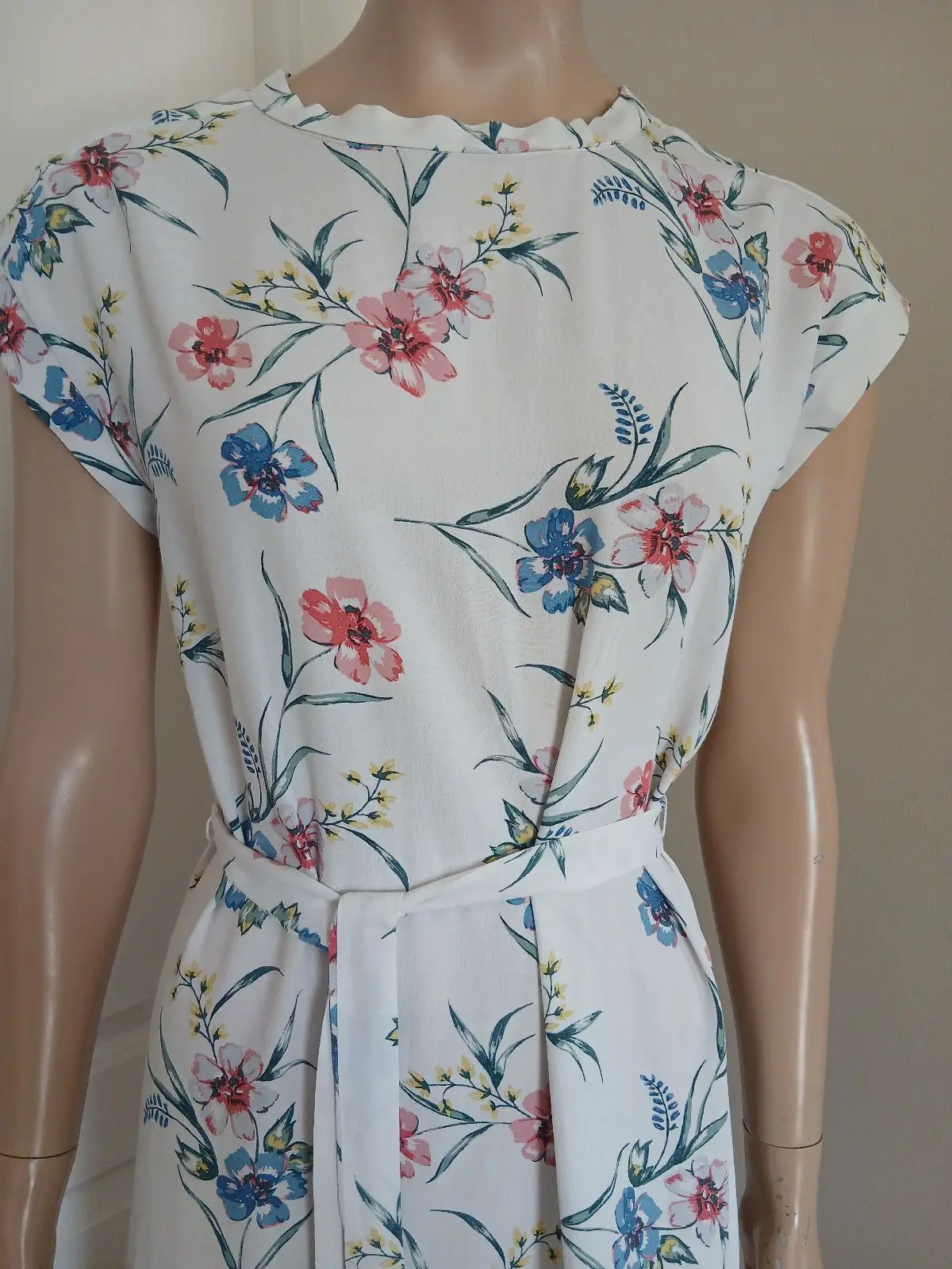 Rare Earth White Floral Midi Dress