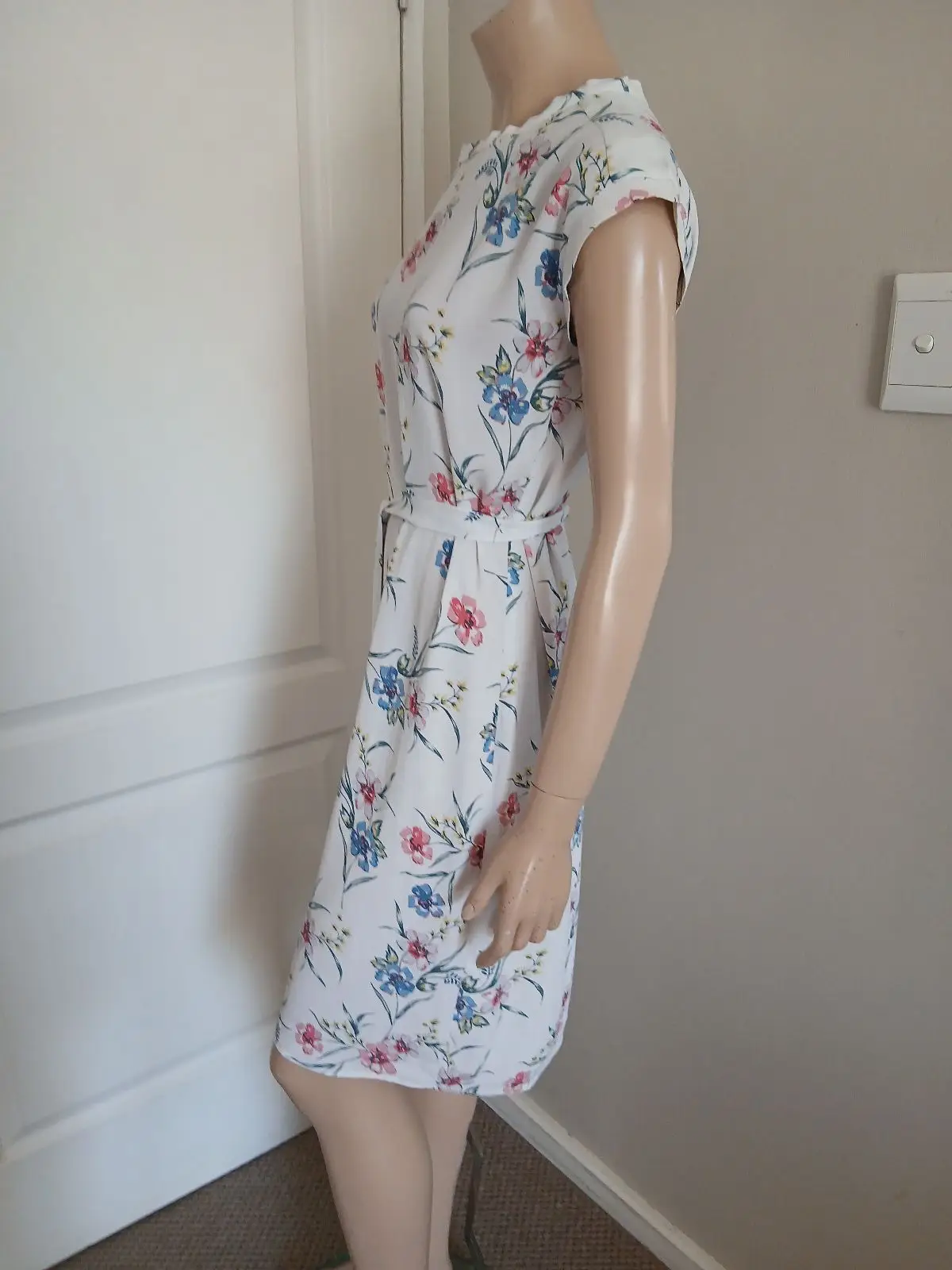 Rare Earth White Floral Midi Dress