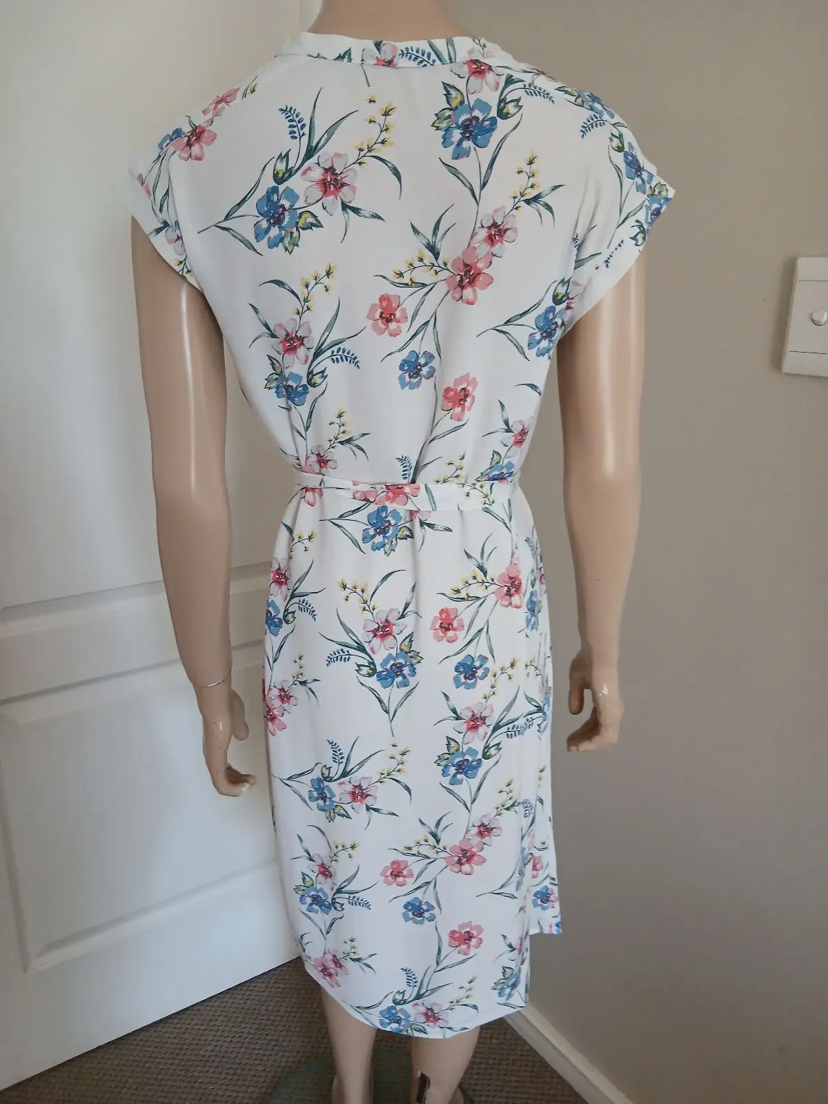 Rare Earth White Floral Midi Dress
