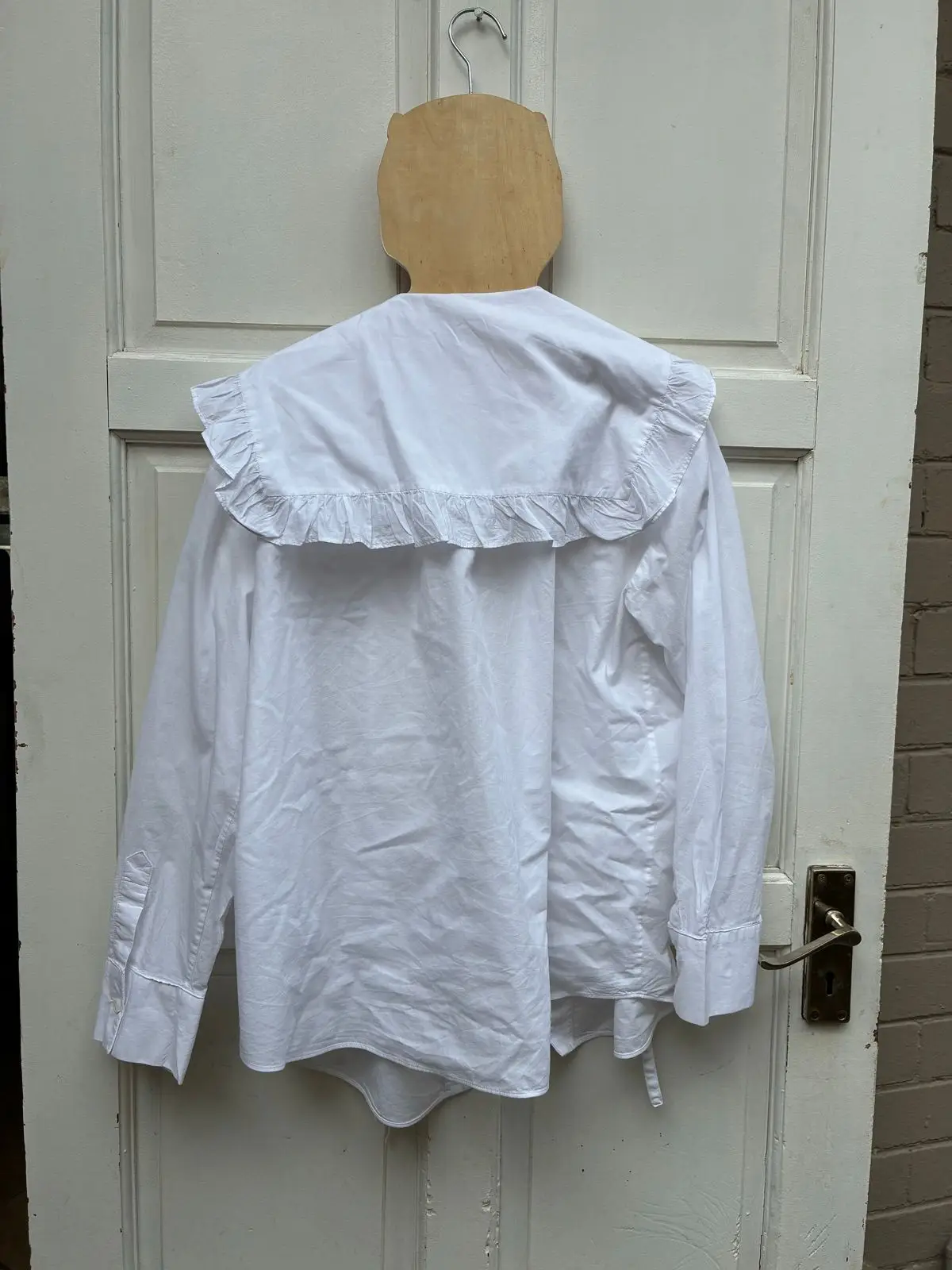 Zara White Long Sleeve Blouse with Ruffled Collar