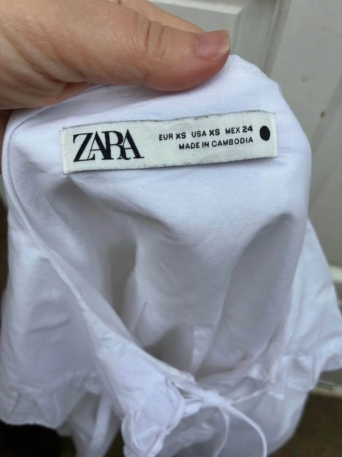 Zara White Long Sleeve Blouse with Ruffled Collar
