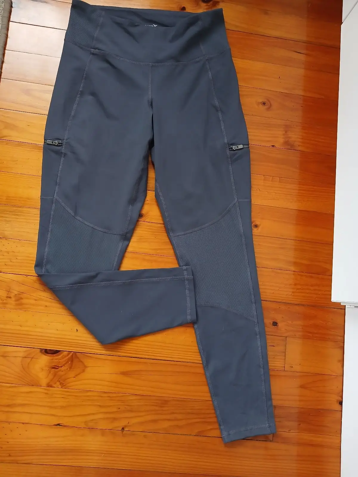 Old Navy Active Grey Leggings with Zip Pockets
