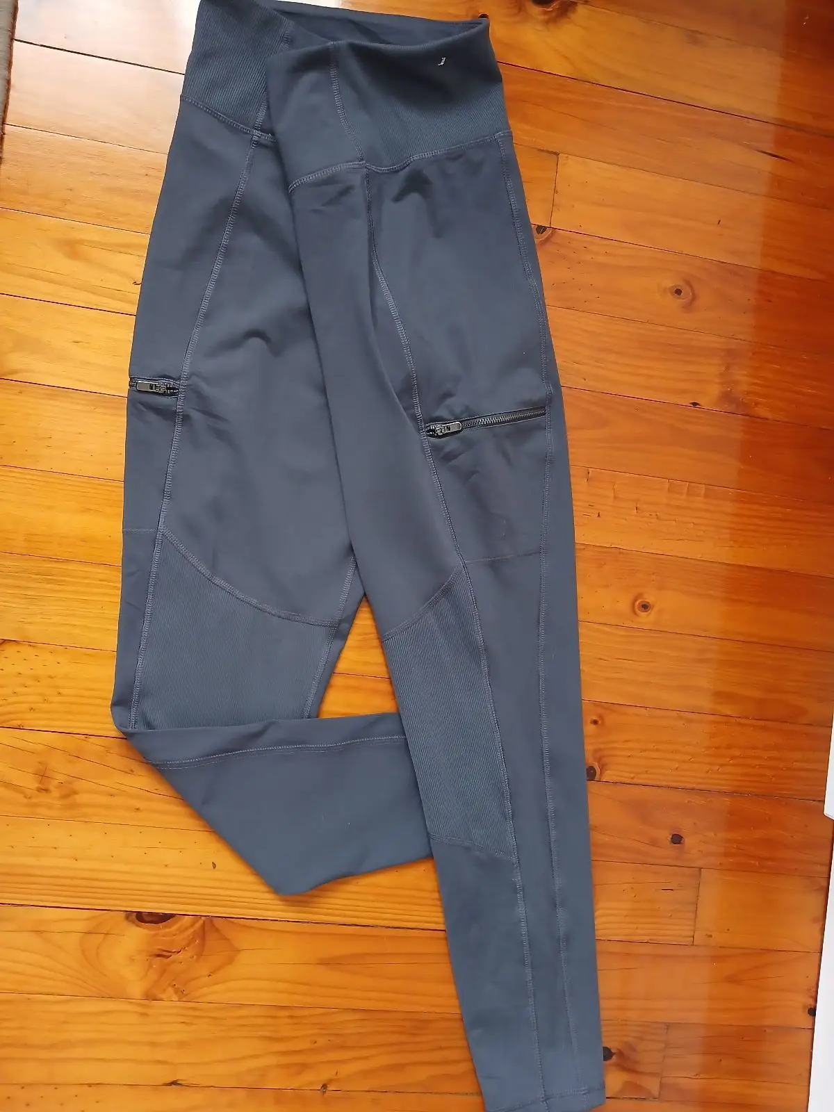Old Navy Active Grey Leggings with Zip Pockets