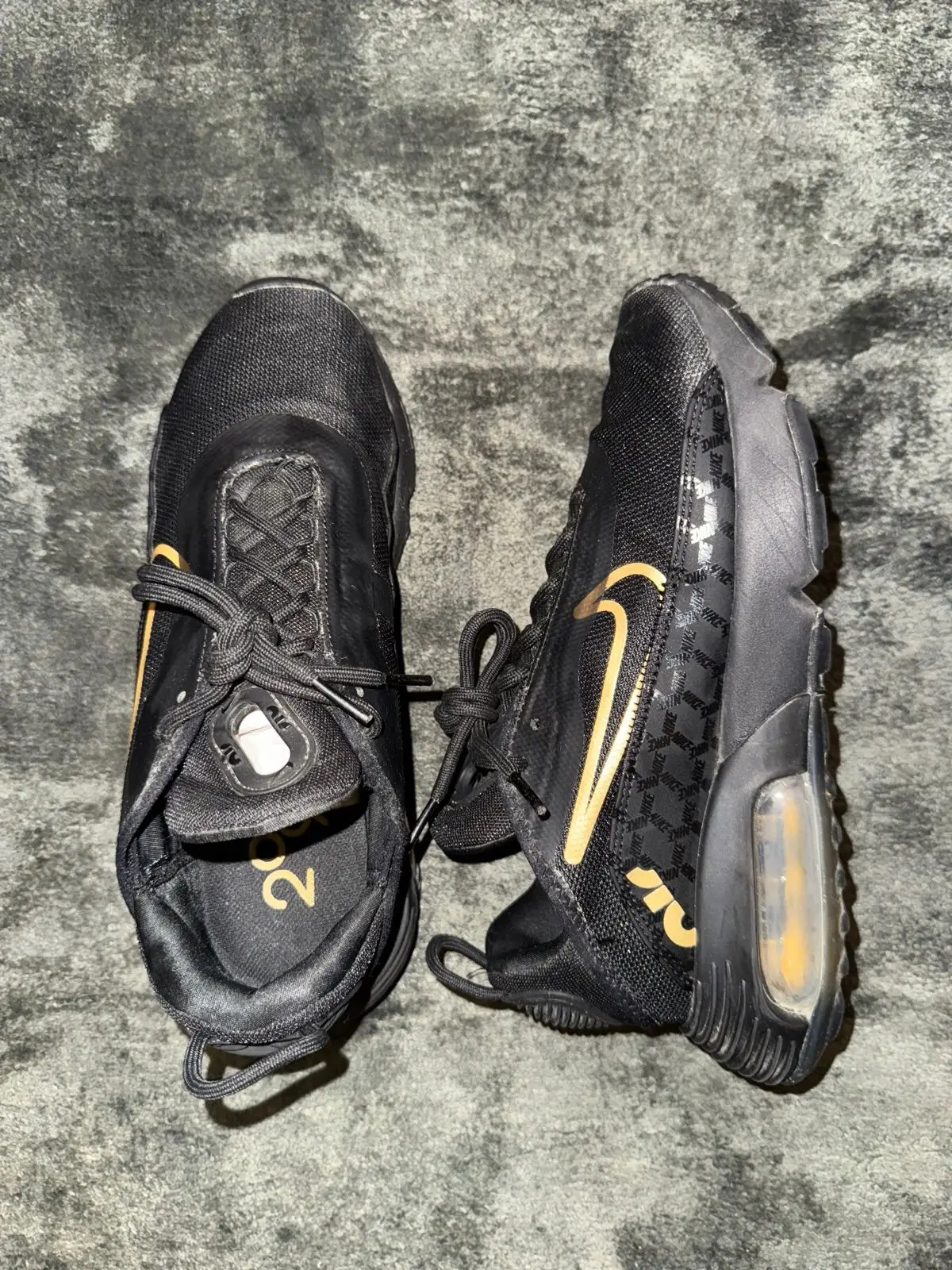 Nike Black and Gold Sneakers Size 7