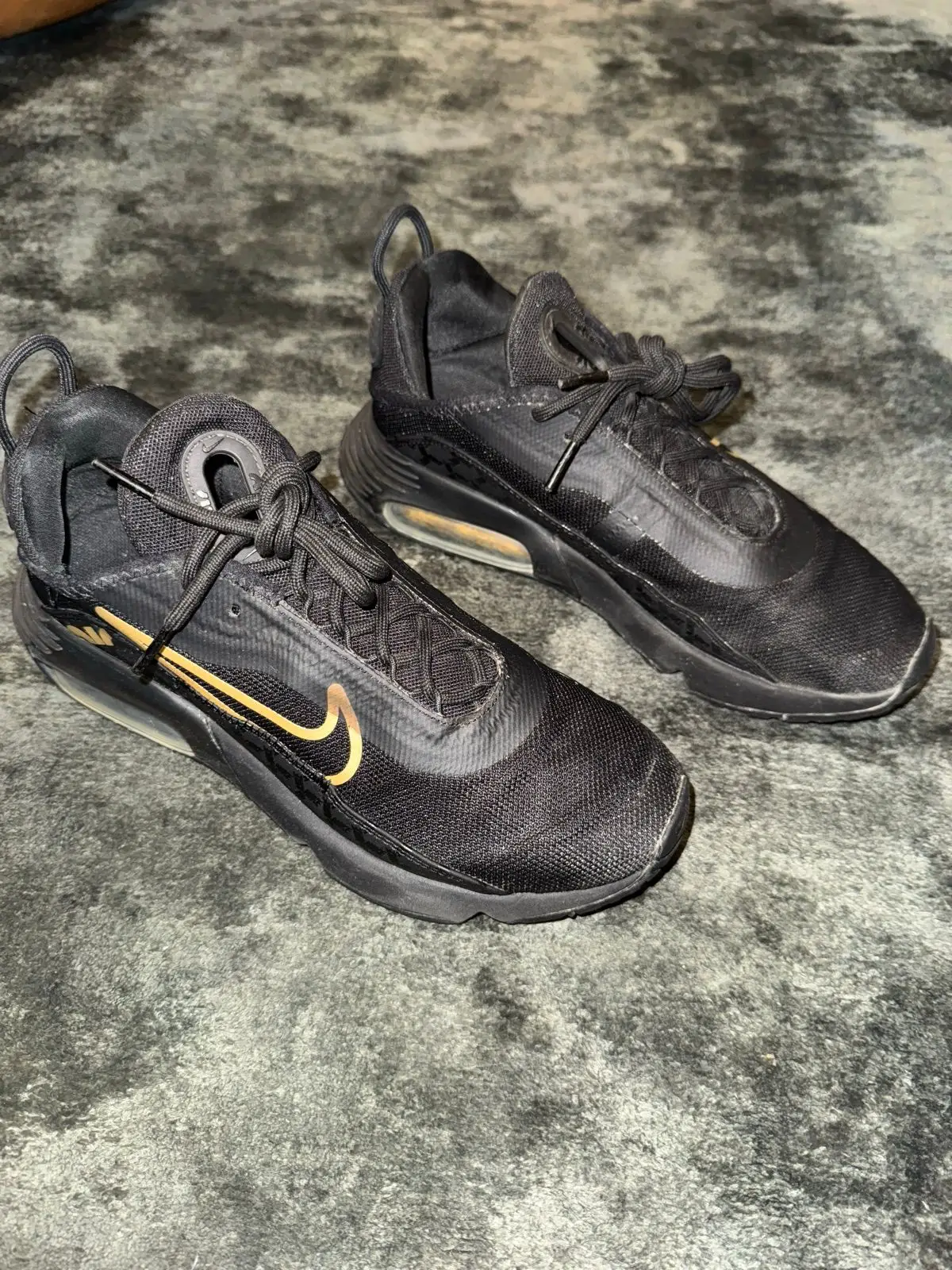 Nike Black and Gold Sneakers Size 7