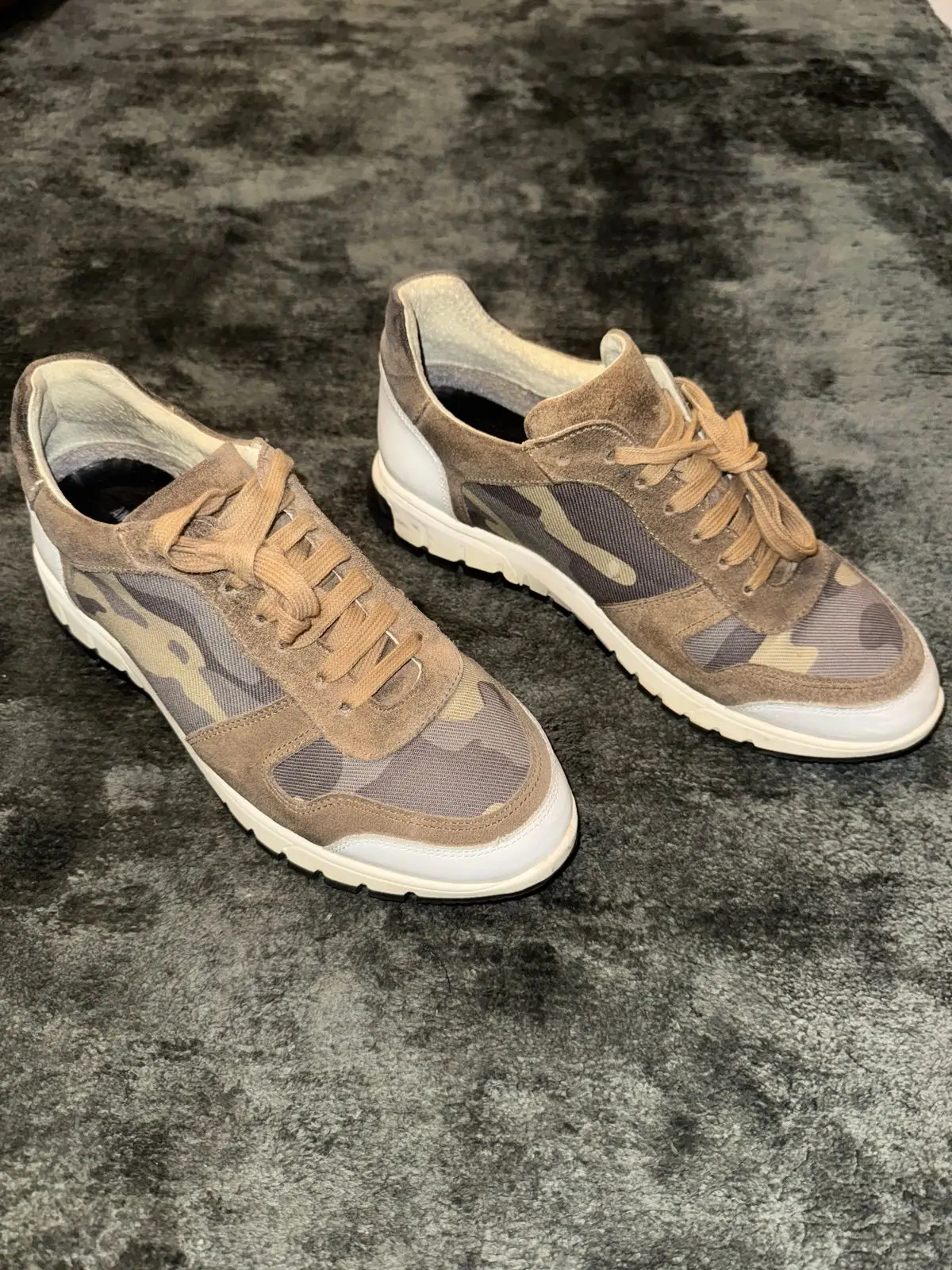 Ambidextrous Sneakers Tan Grey Size 42