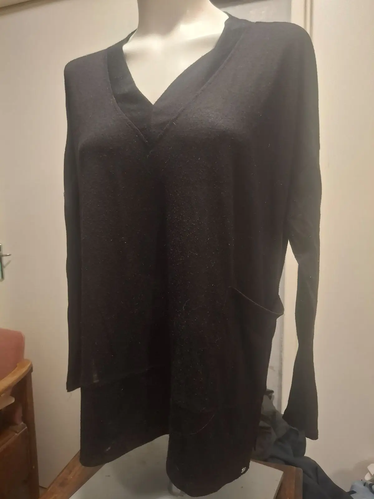 Guess Black V-Neck Long Sleeve Top
