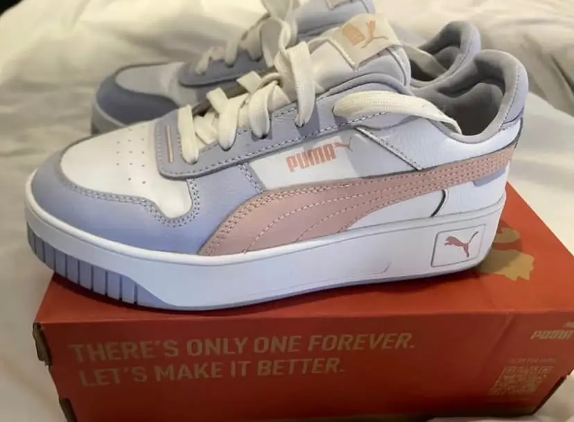 Puma ladies (Carina street) size 4 fits size 5 still new