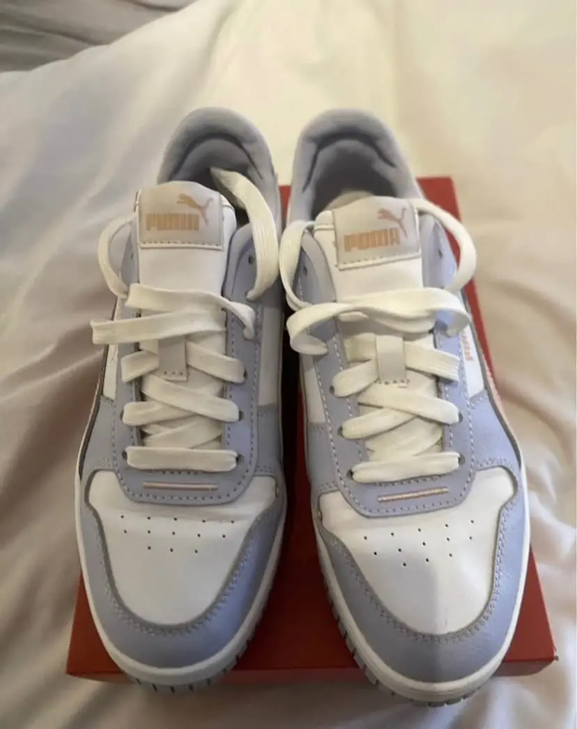 Puma ladies (Carina street) size 4 fits size 5 still new