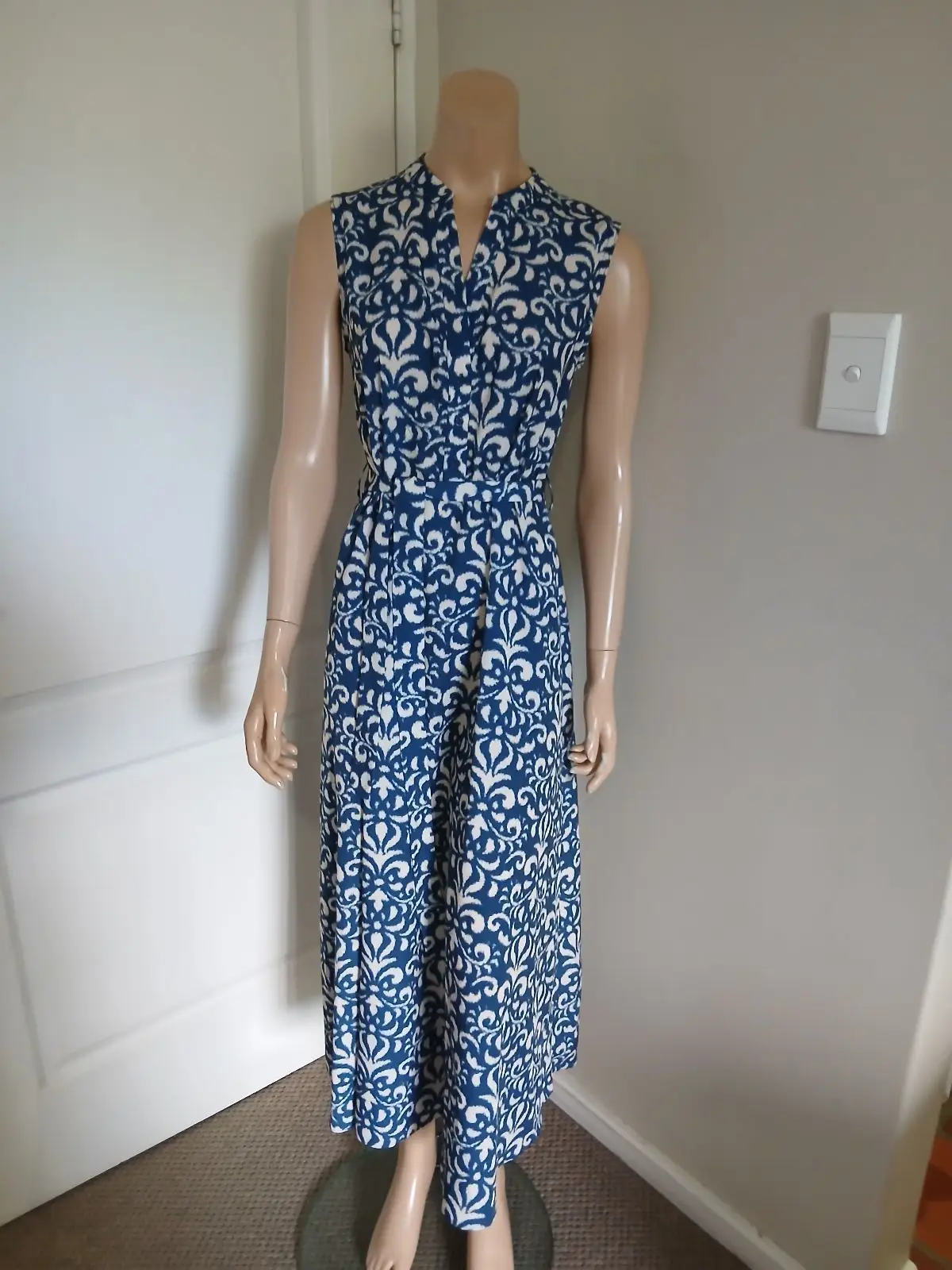 EDIT The Brand Blue Printed Sleeveless Midi Dress