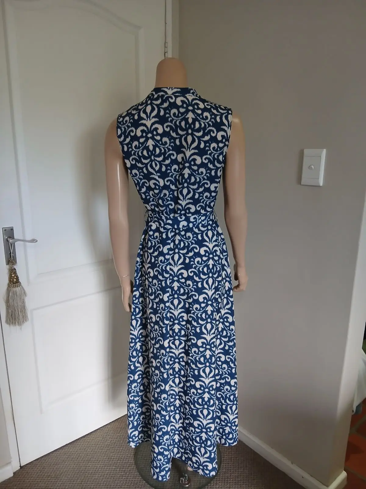 EDIT The Brand Blue Printed Sleeveless Midi Dress