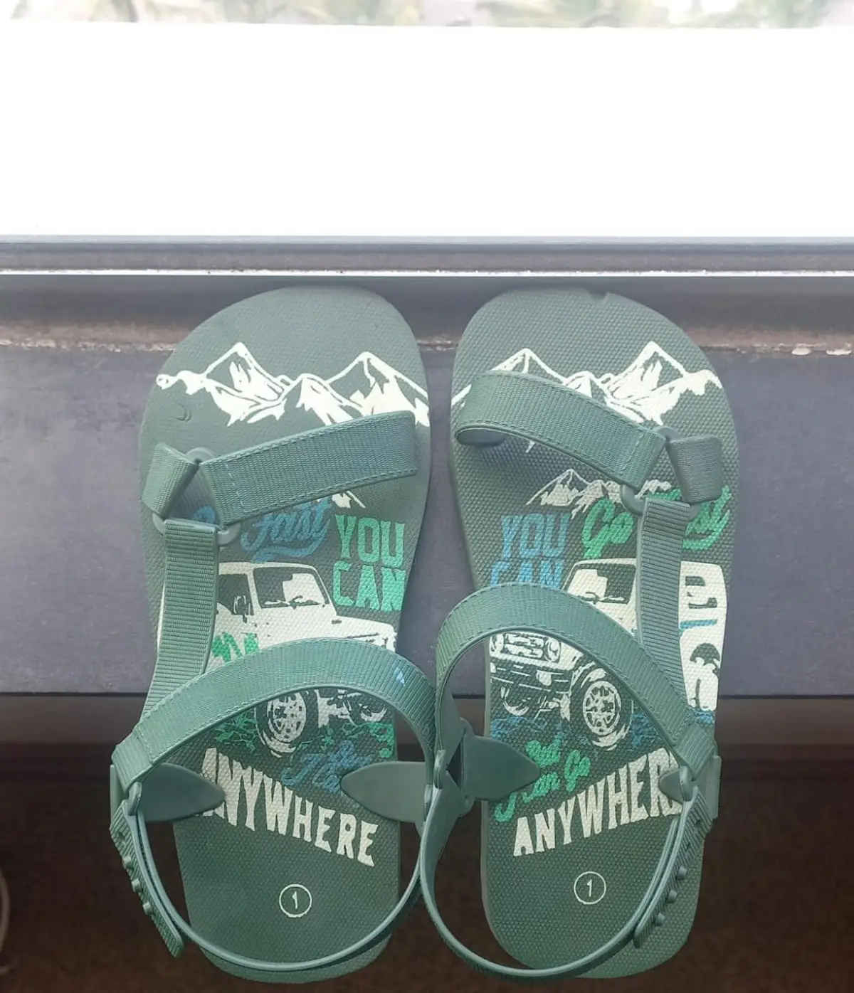Kids Green Graphic Sandals Size 6-7 Years