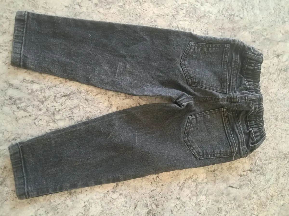 👖 PRELOVED: Boys Dark Wash Jeans – Size 3–4 Years