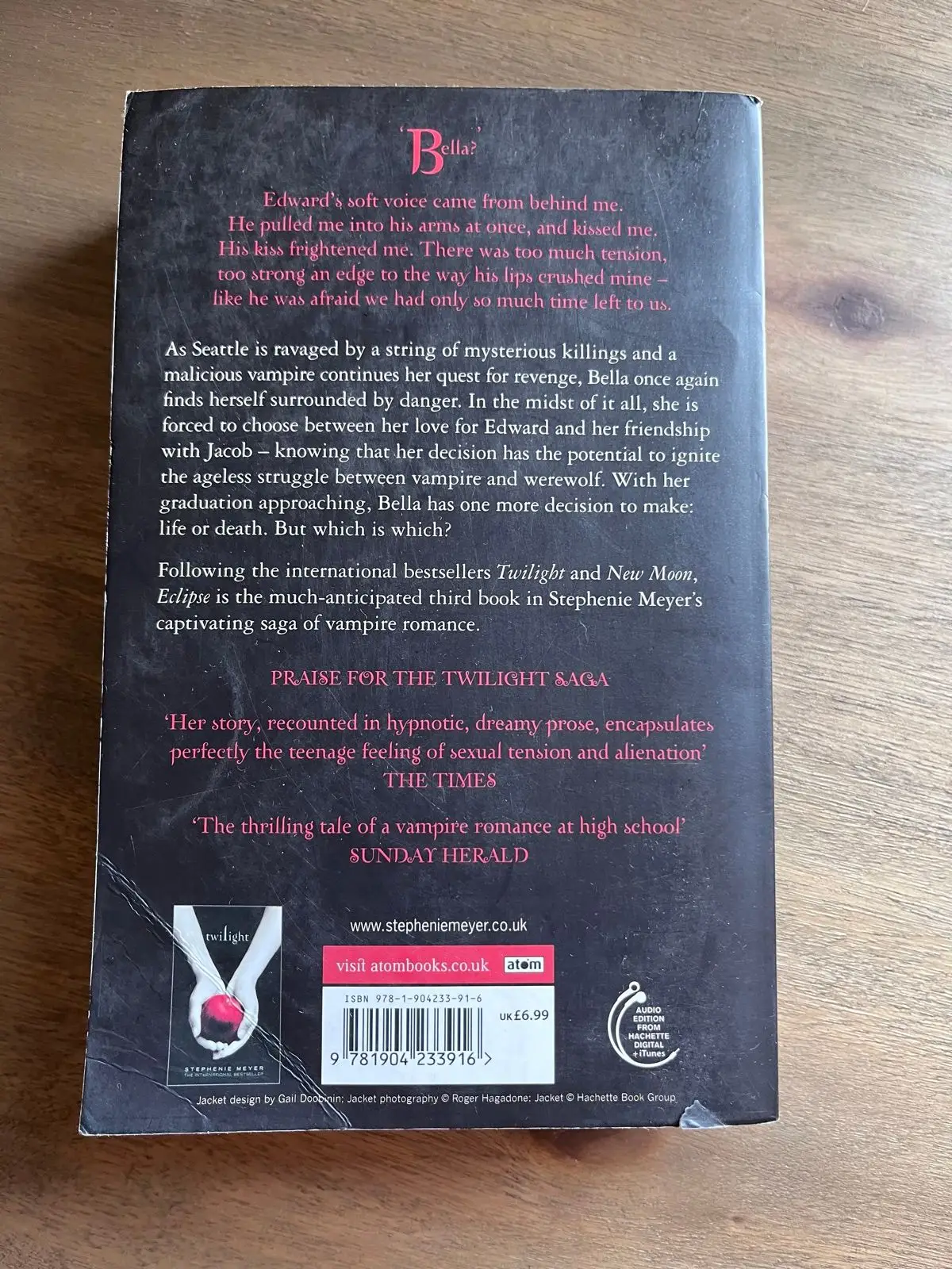 Eclipse by Stephenie Meyer Paperback Book