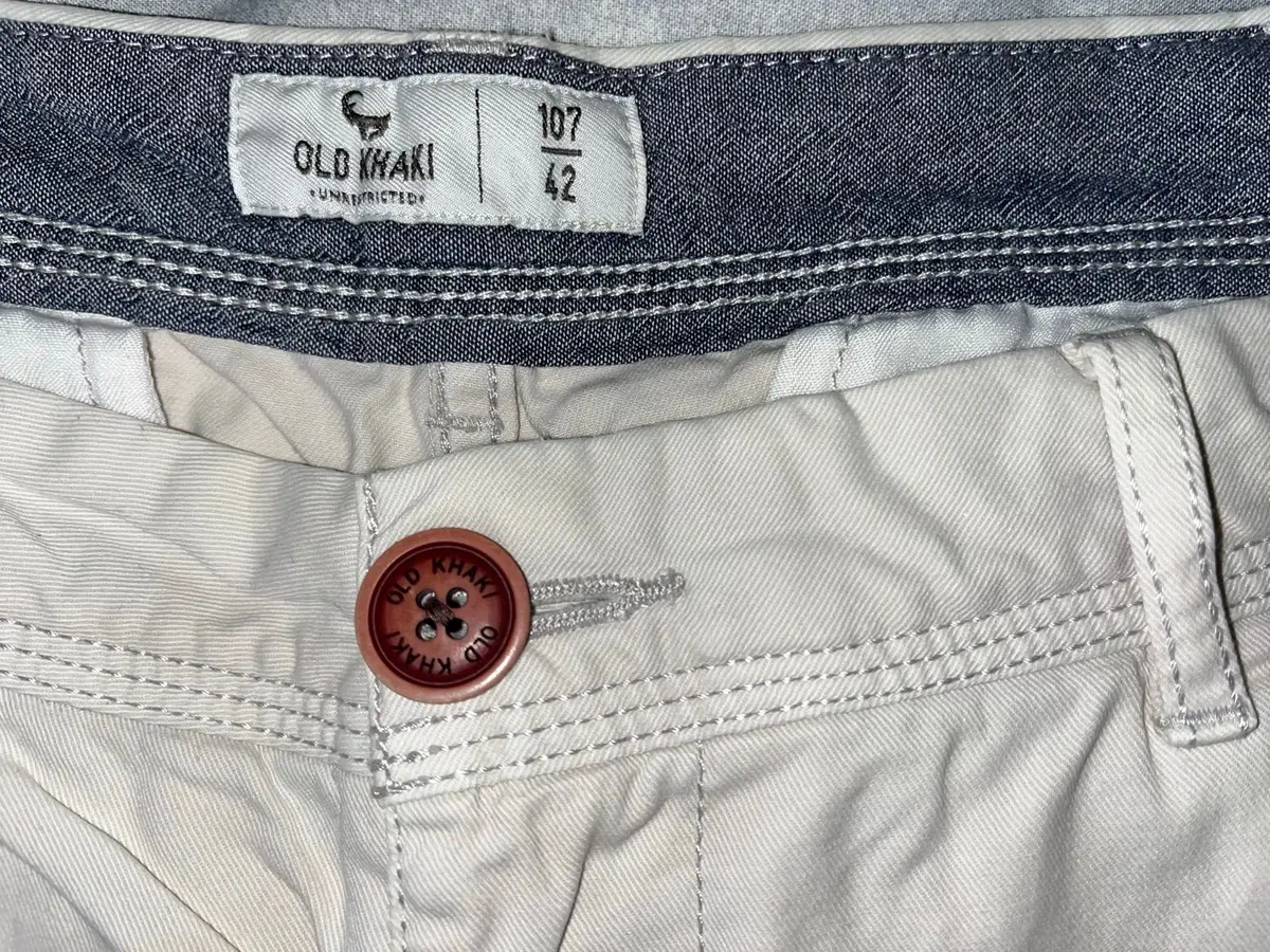 Old Khaki White Shorts Size 42