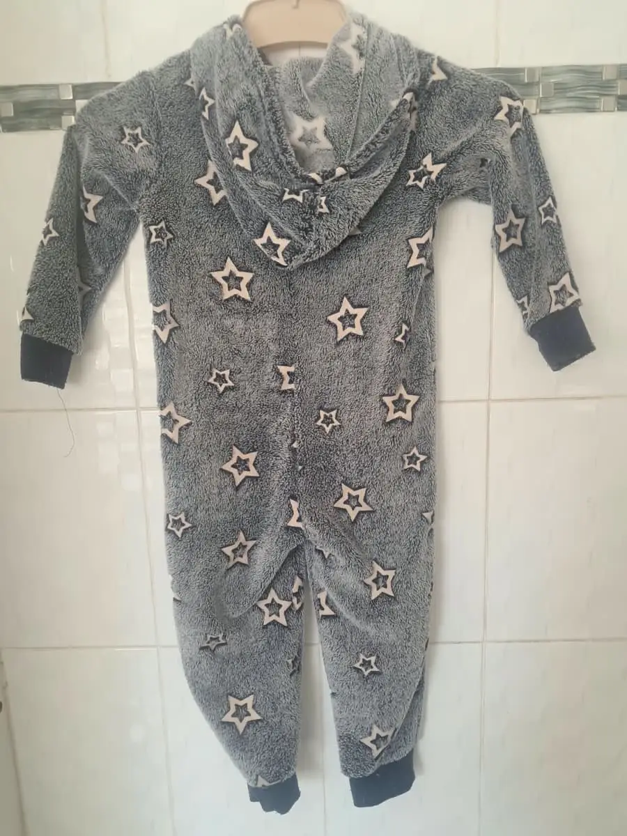 🌟 PRELOVED: Glow-in-the-Dark Star Fleece Onesie – Size 3–4 Years