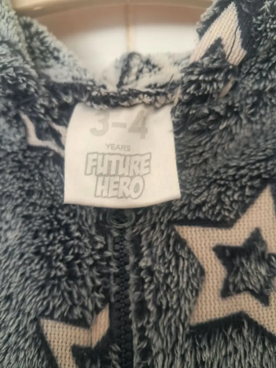 🌟 PRELOVED: Glow-in-the-Dark Star Fleece Onesie – Size 3–4 Years