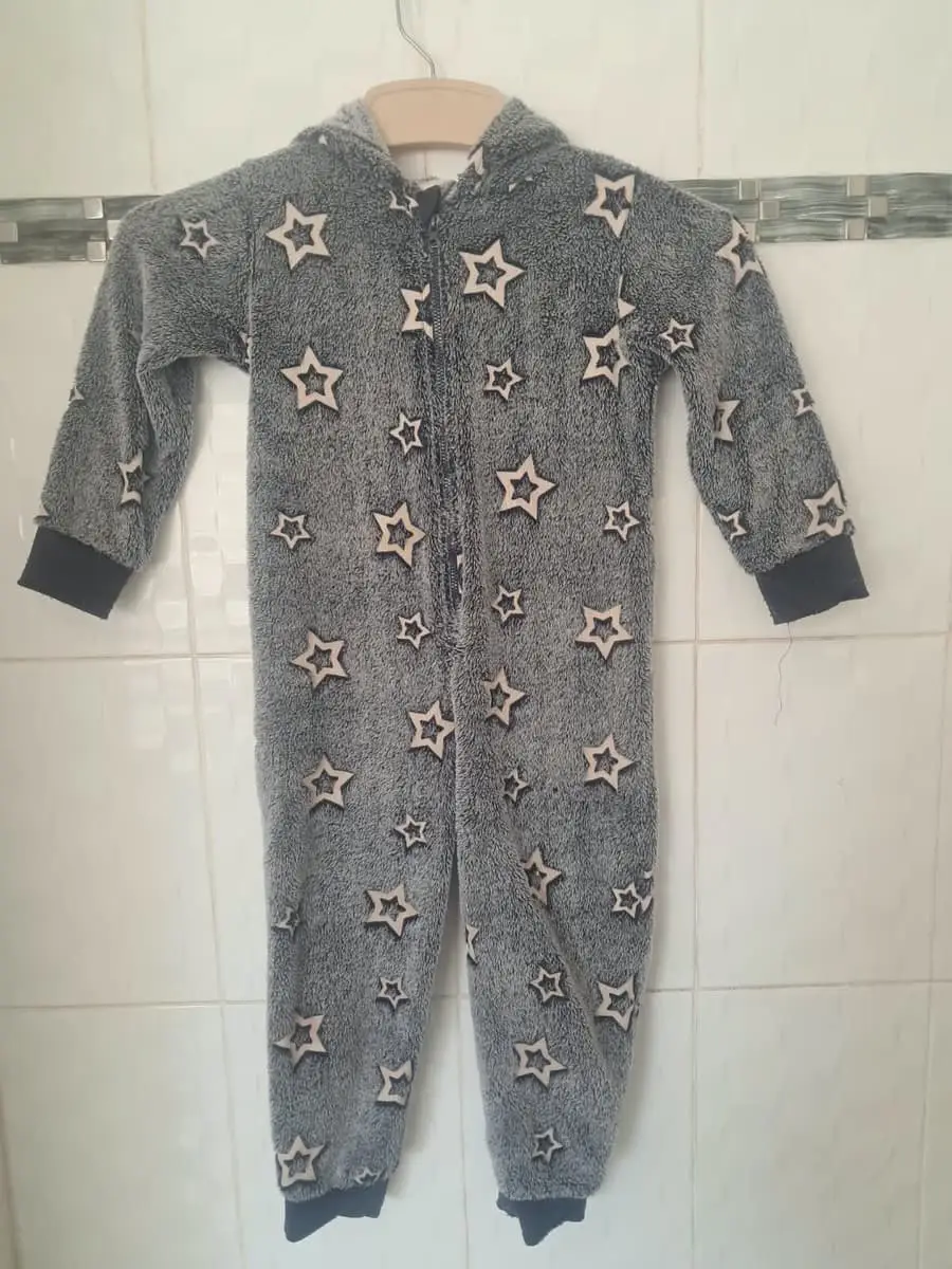 🌟 PRELOVED: Glow-in-the-Dark Star Fleece Onesie – Size 3–4 Years