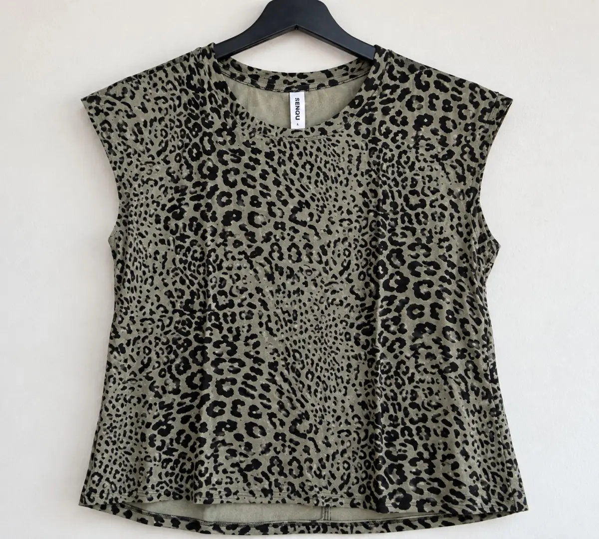 Senqu Leopard Print Top Green Size L