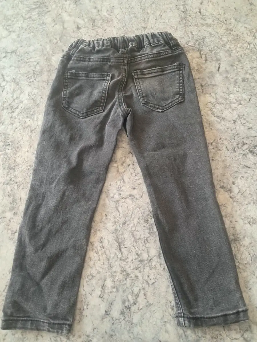 👖 PRELOVED: Boys' Distressed Grey Jeans – Size 3–4 Years