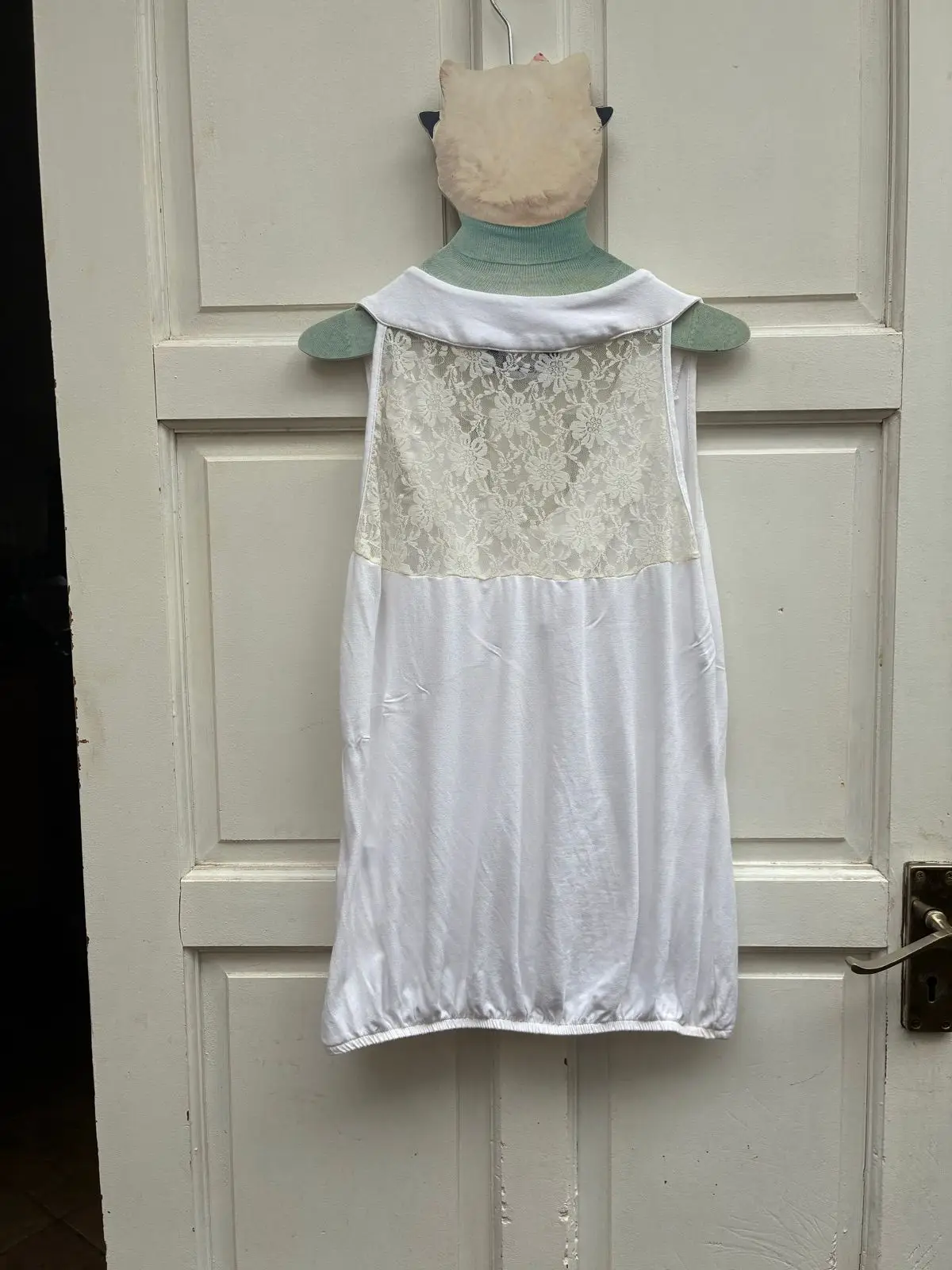 Kelso White Sleeveless Ruffle Top Size 12