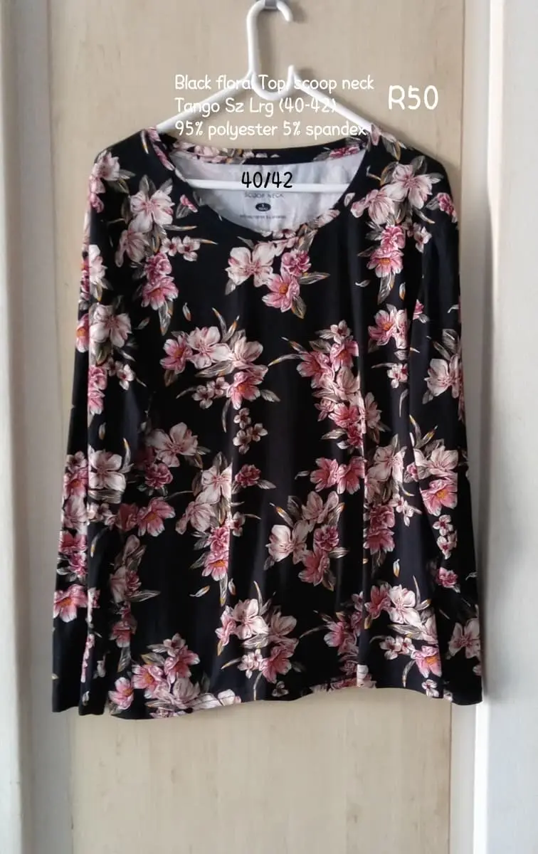 Floral scoop neck Top