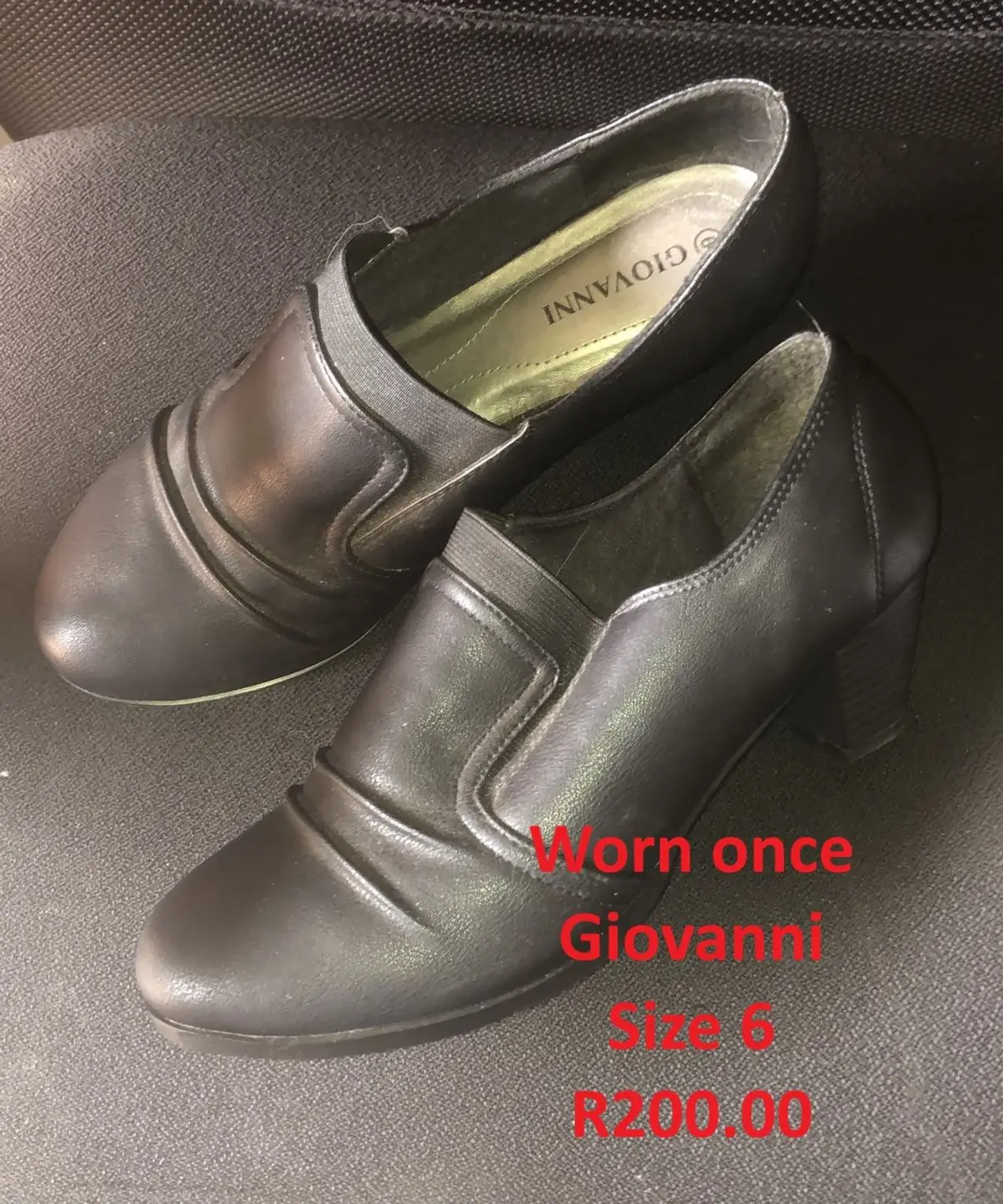 Giovanni Black Heeled Shoes Size 6