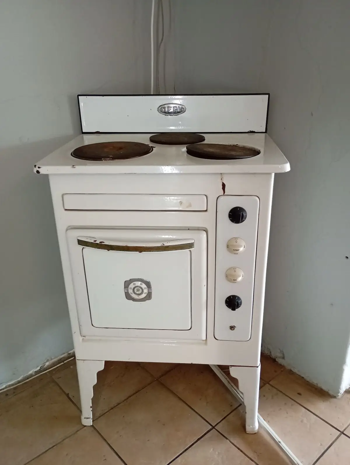 Defy Vintage Defy White Electric Stove
