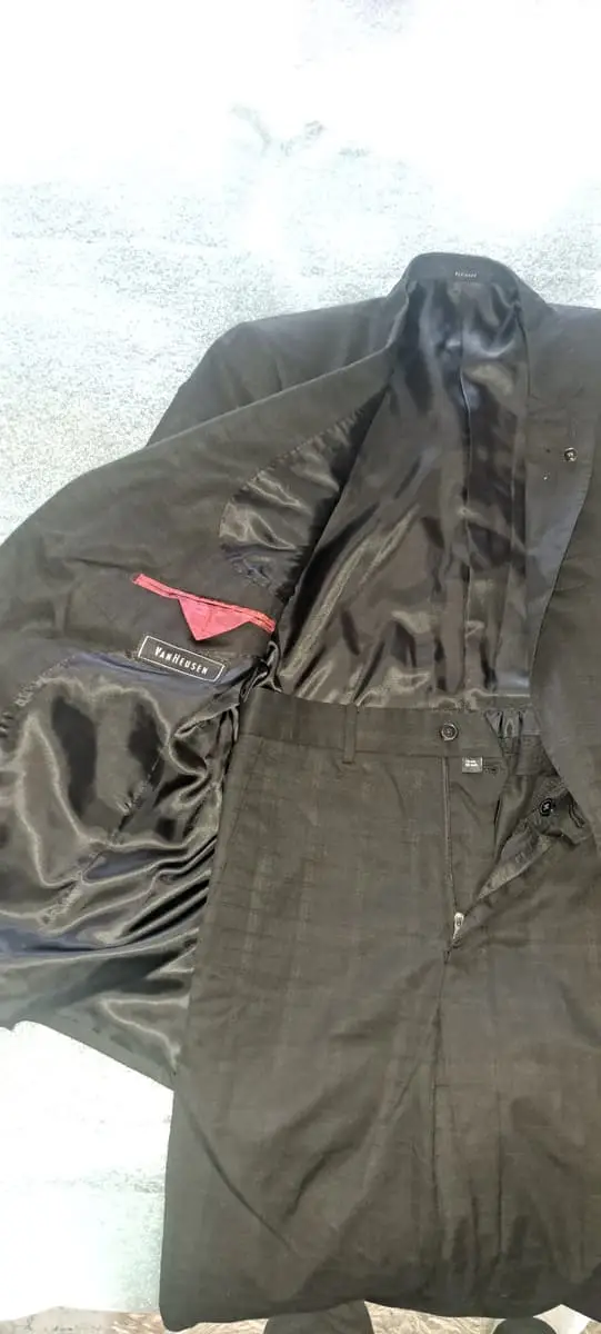 Vanheusen Black Vanheusen Mens suit
