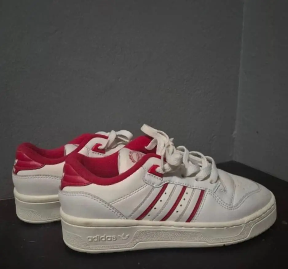 Adidas Pre loved female Adidas Sneaker