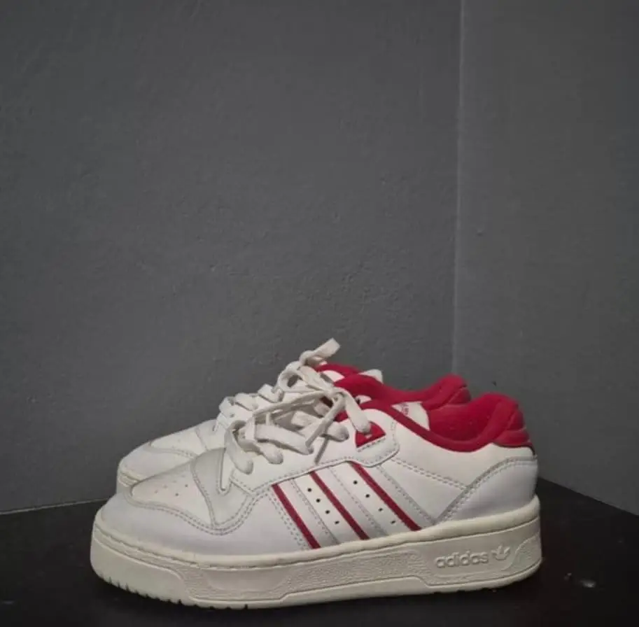 Pre loved female Adidas Sneaker