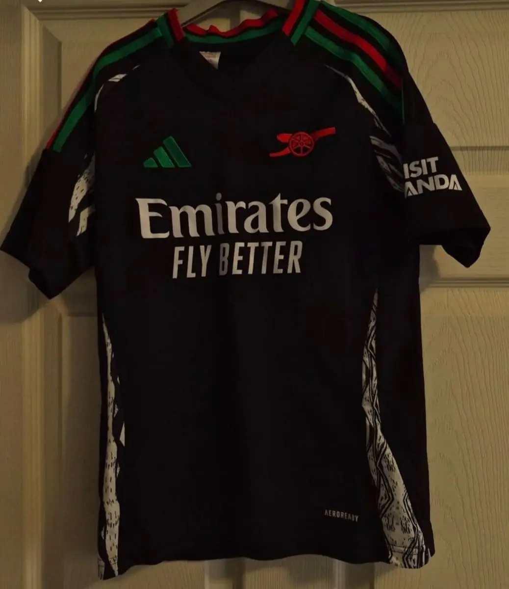 Adidas Arsenal boys Kit size 11- 12