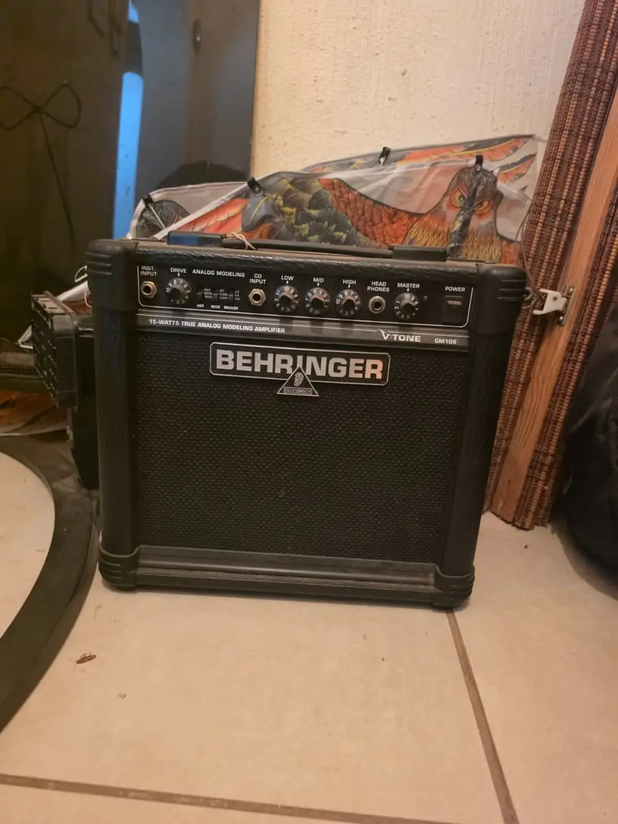 Behringer guitar amp