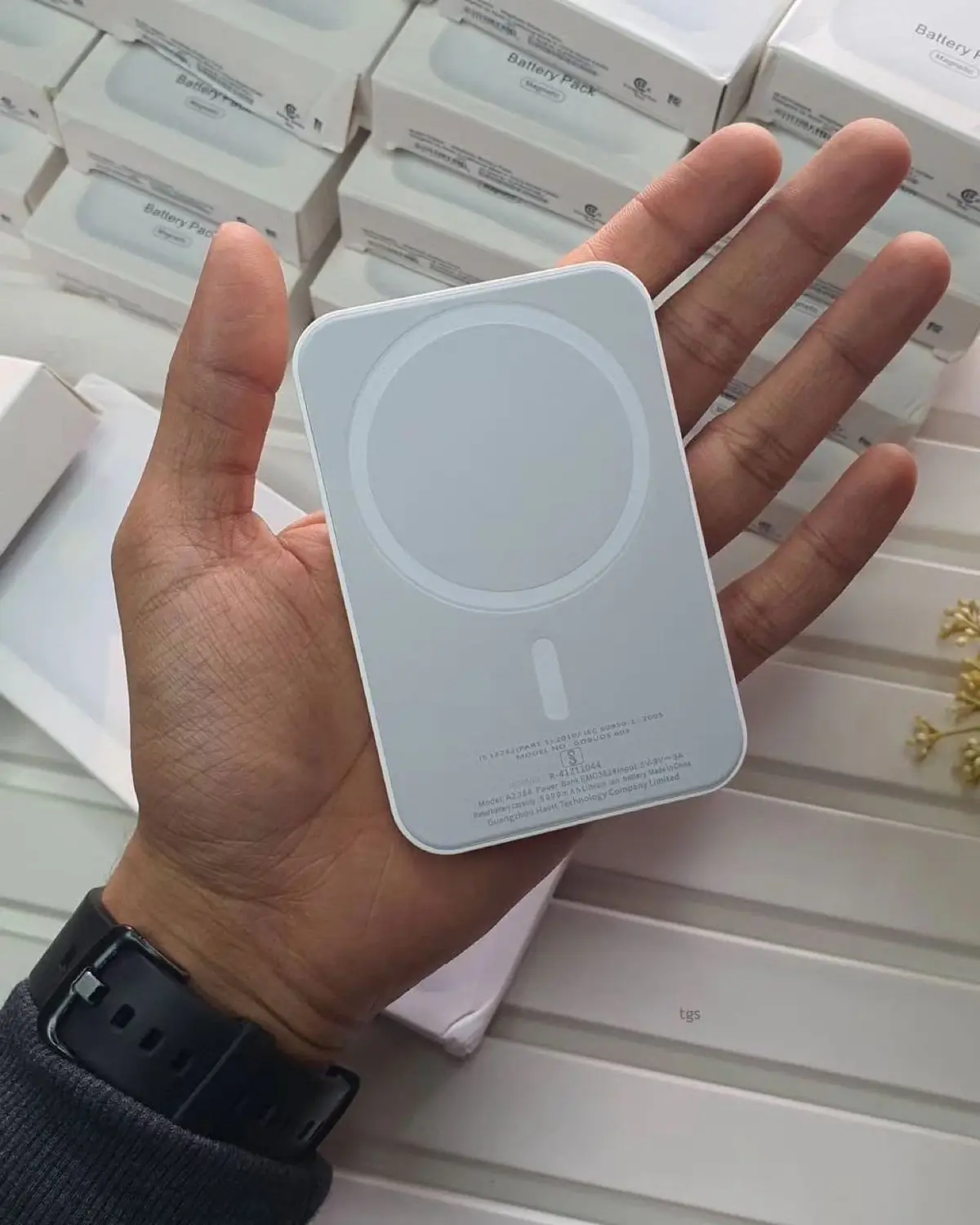 Magnetic Wireless Battery Pack
