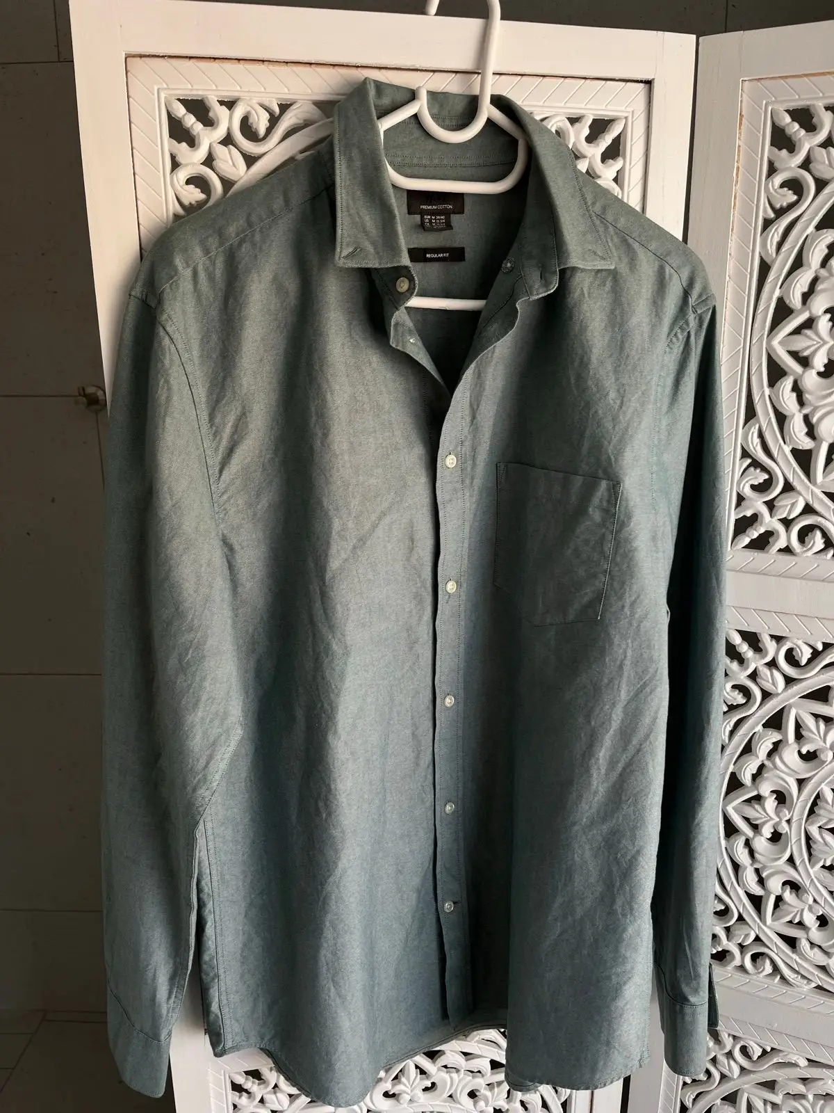 H&M Long-Sleeve Button-Down Shirt Sage Green