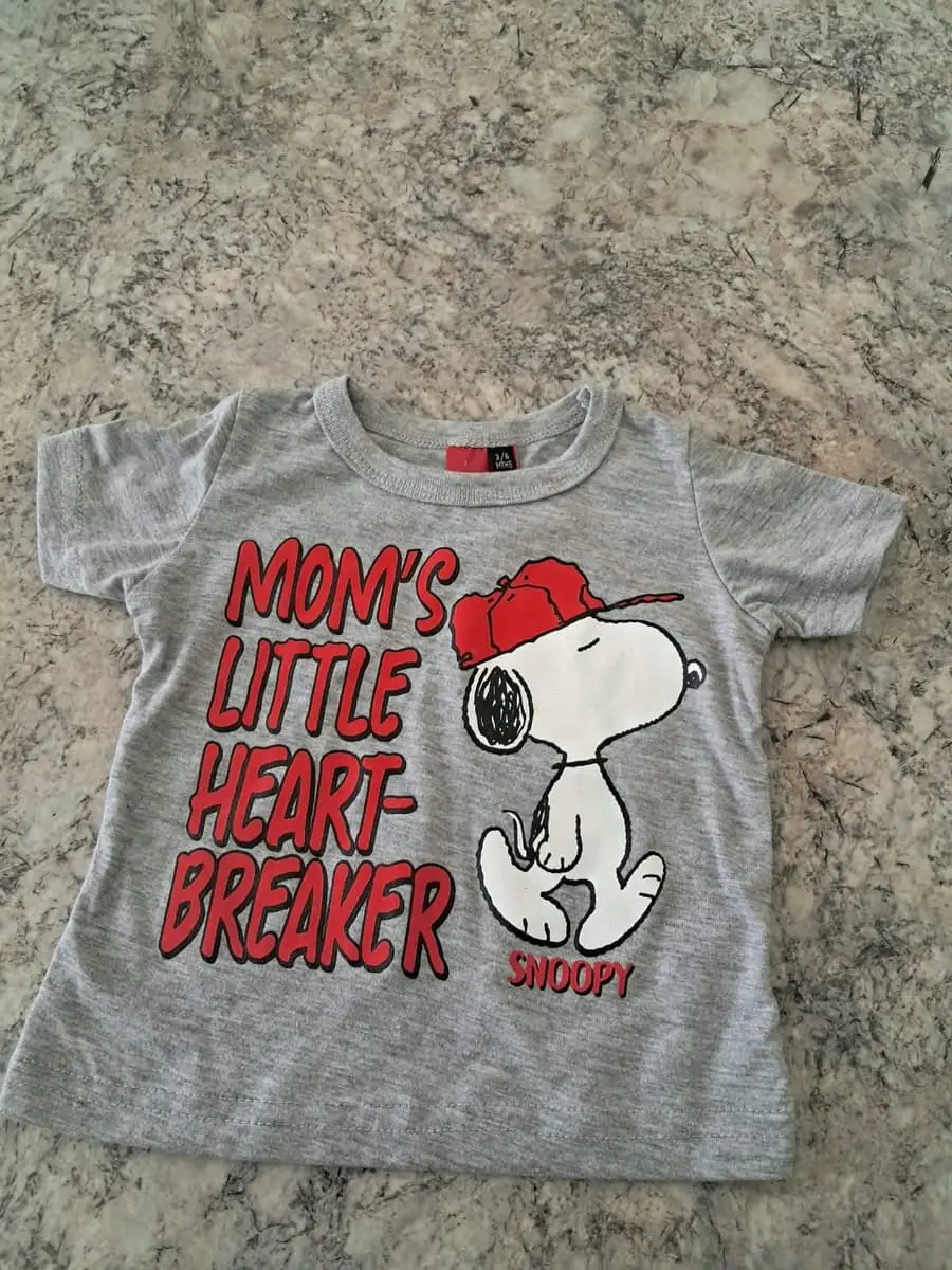 š¶ Peanuts Snoopy "Mom's Little Heartbreaker" Baby T-Shirt ā 3ā6 Months