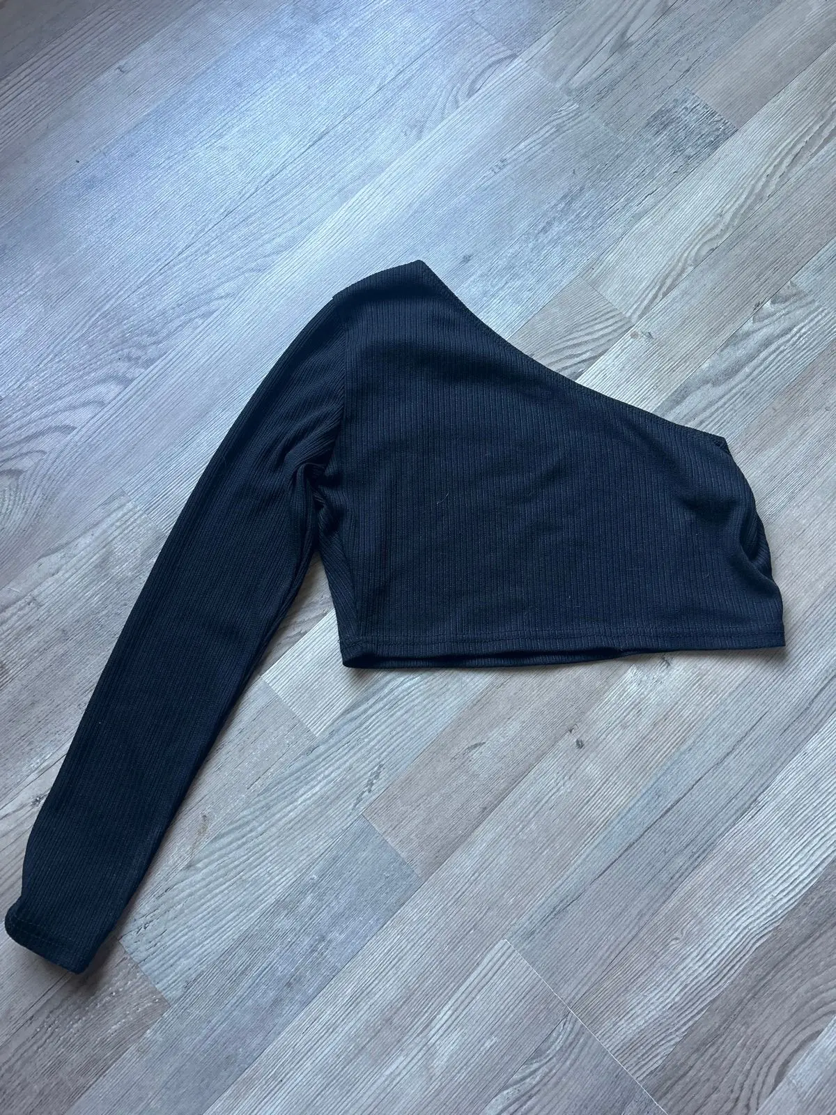 SHEIN Black Ribbed One-Shoulder Crop Top