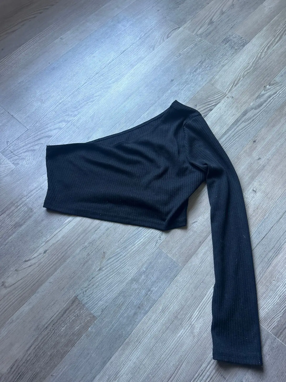 SHEIN Black Ribbed One-Shoulder Crop Top