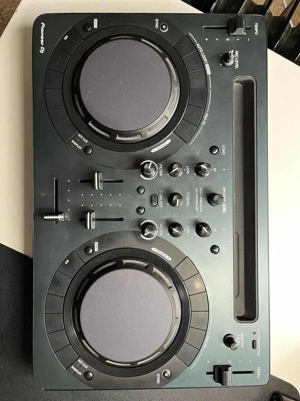 Pioneer DJ DDJ-WeGO4 DJ Controller