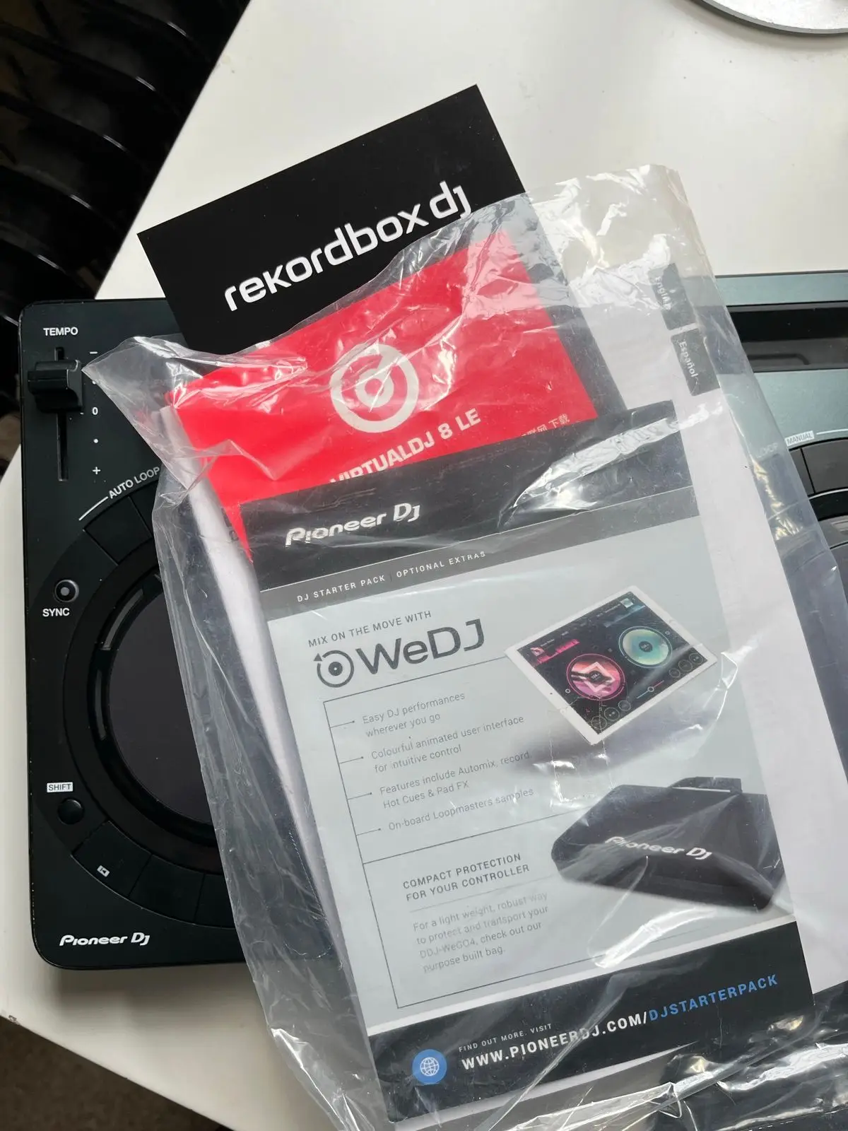 Pioneer DJ DDJ-WeGO4 DJ Controller