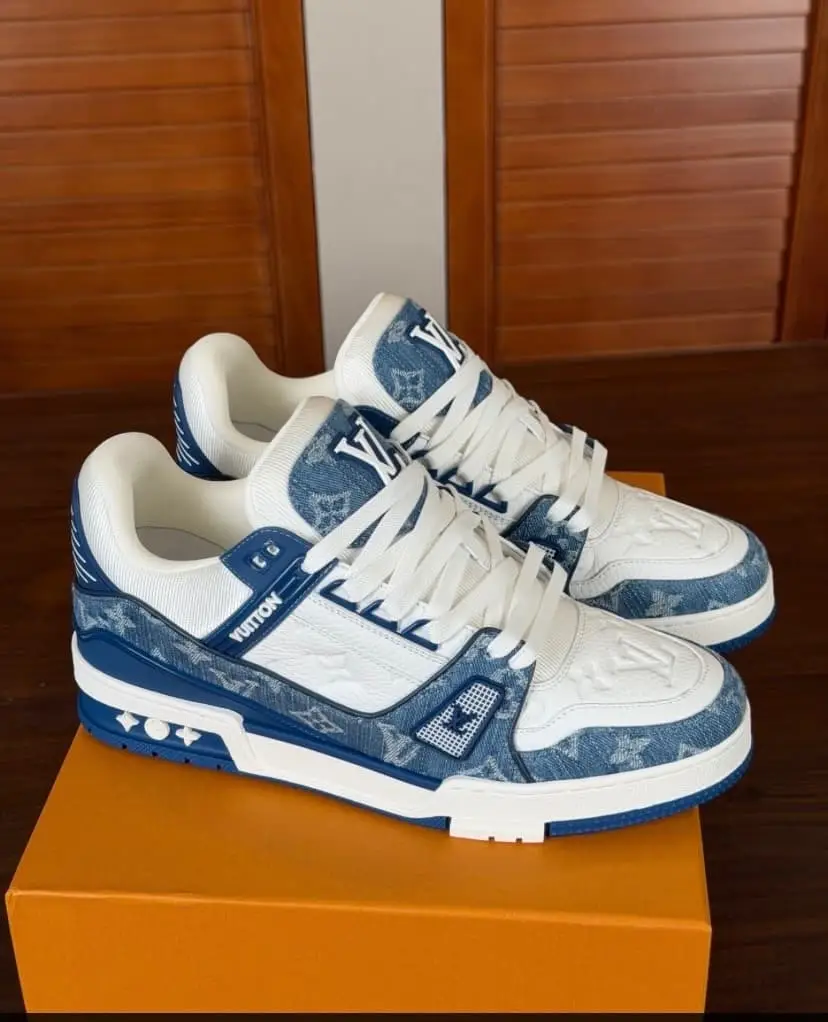 LV trainers light blue